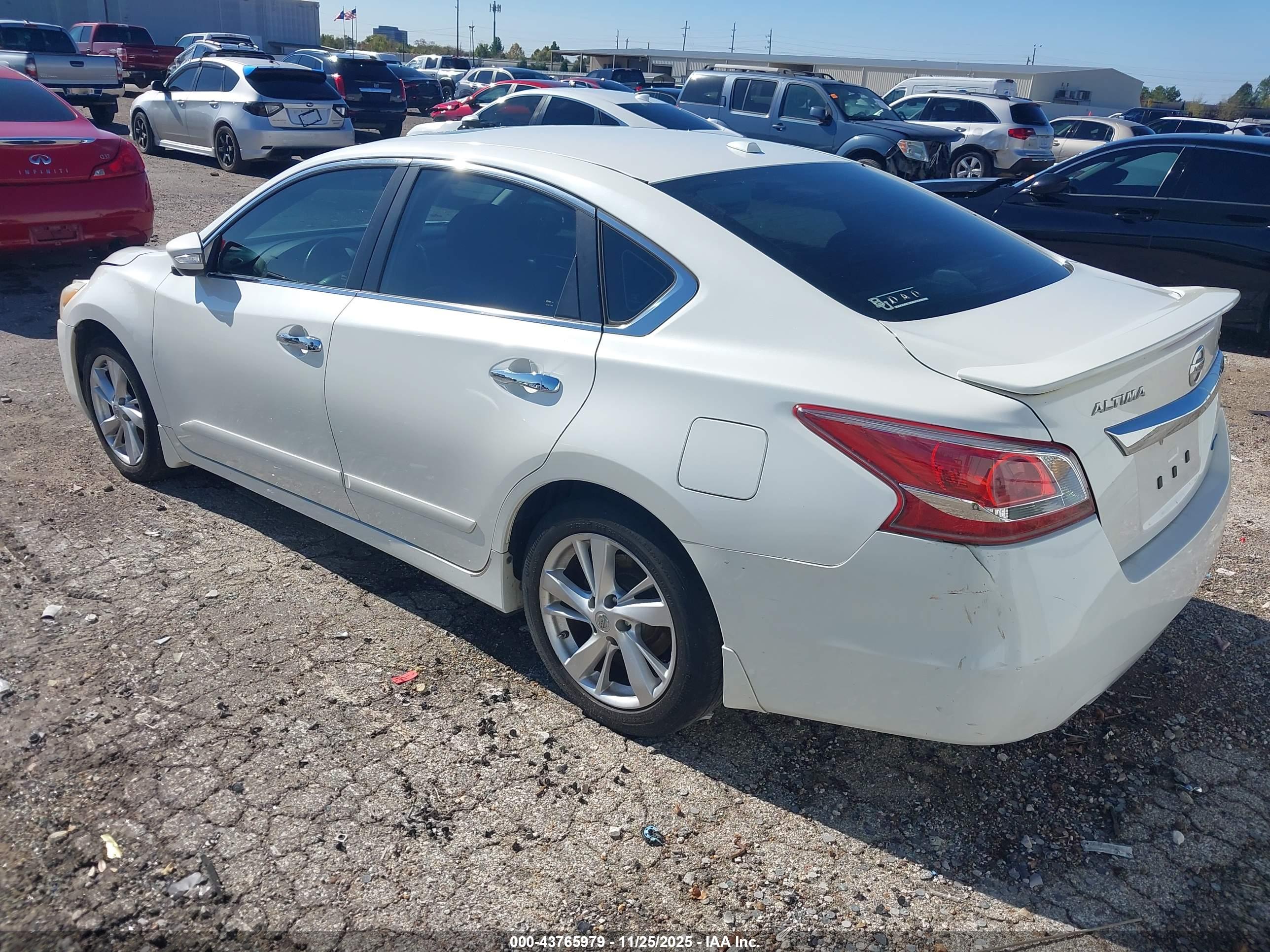 NISSAN ALTIMA image 3