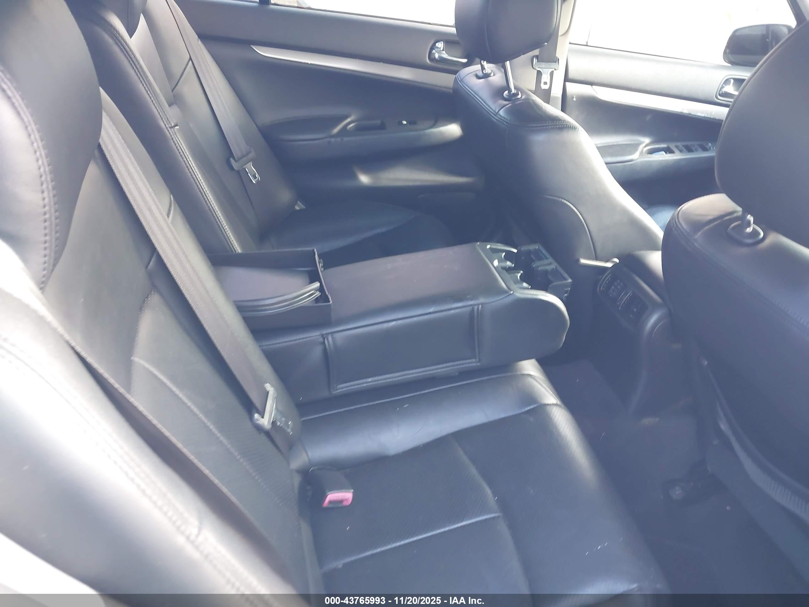 INFINITI G25X image 8