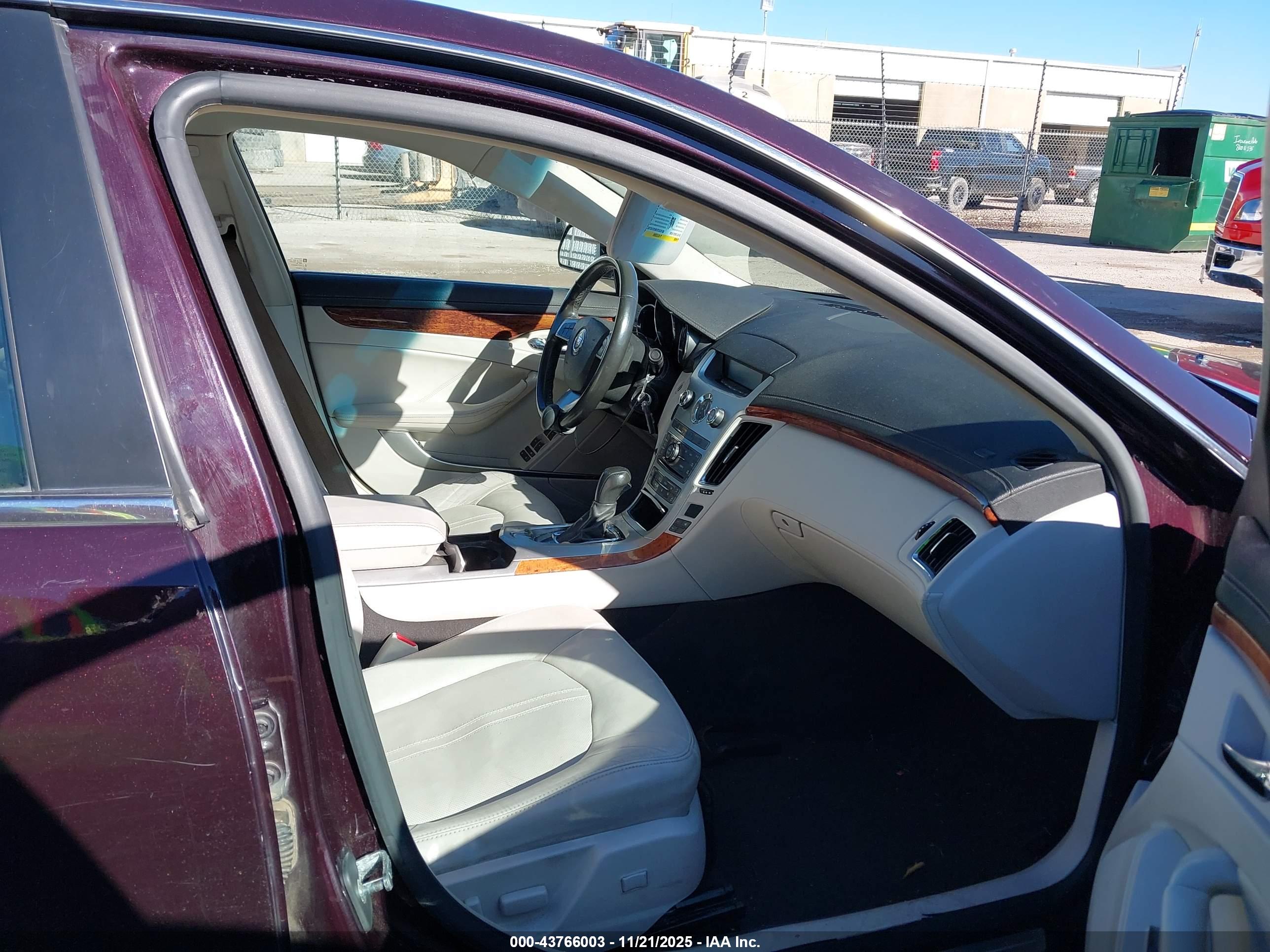 CADILLAC CTS image 5