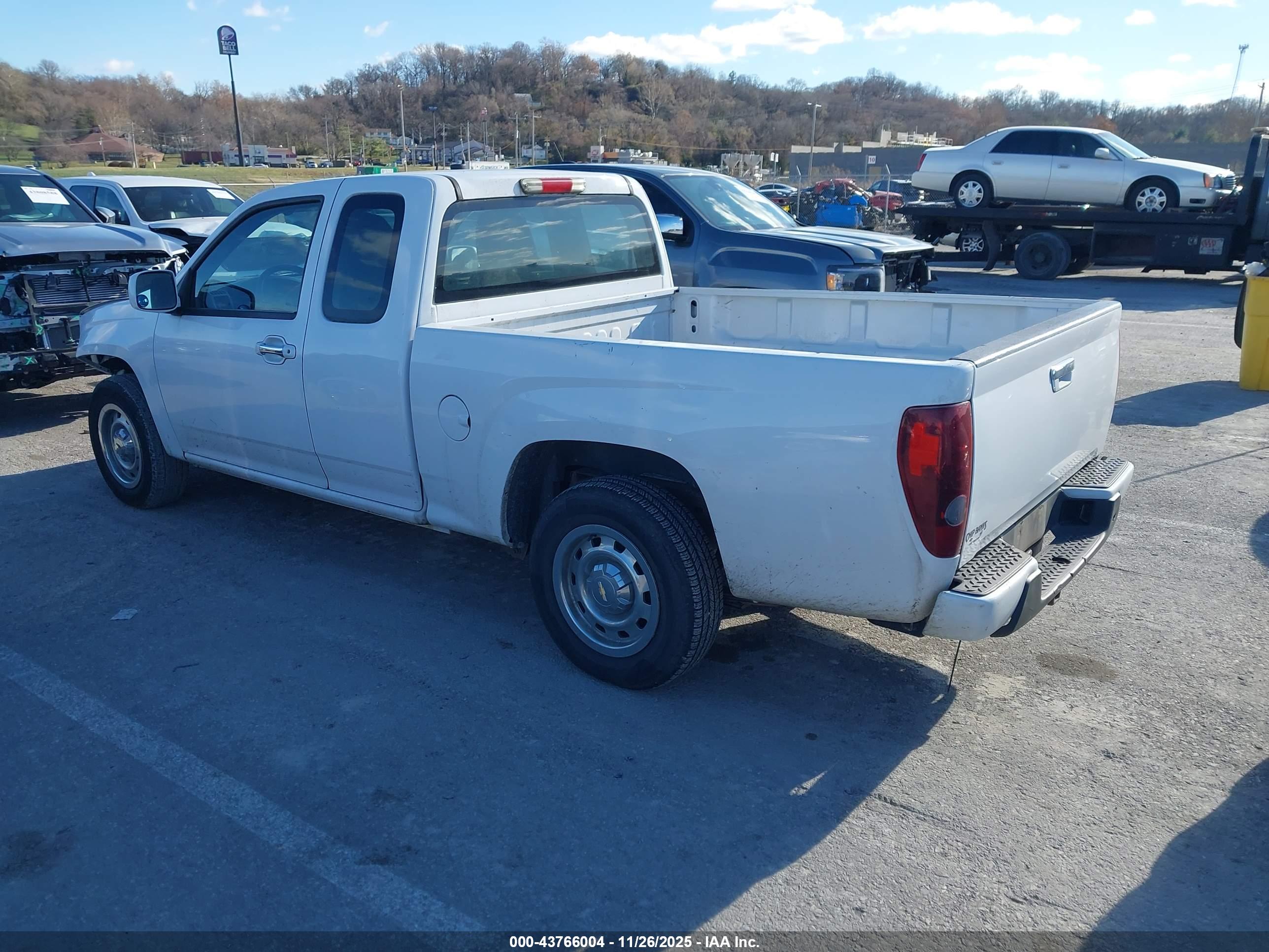 CHEVROLET COLORADO image 3