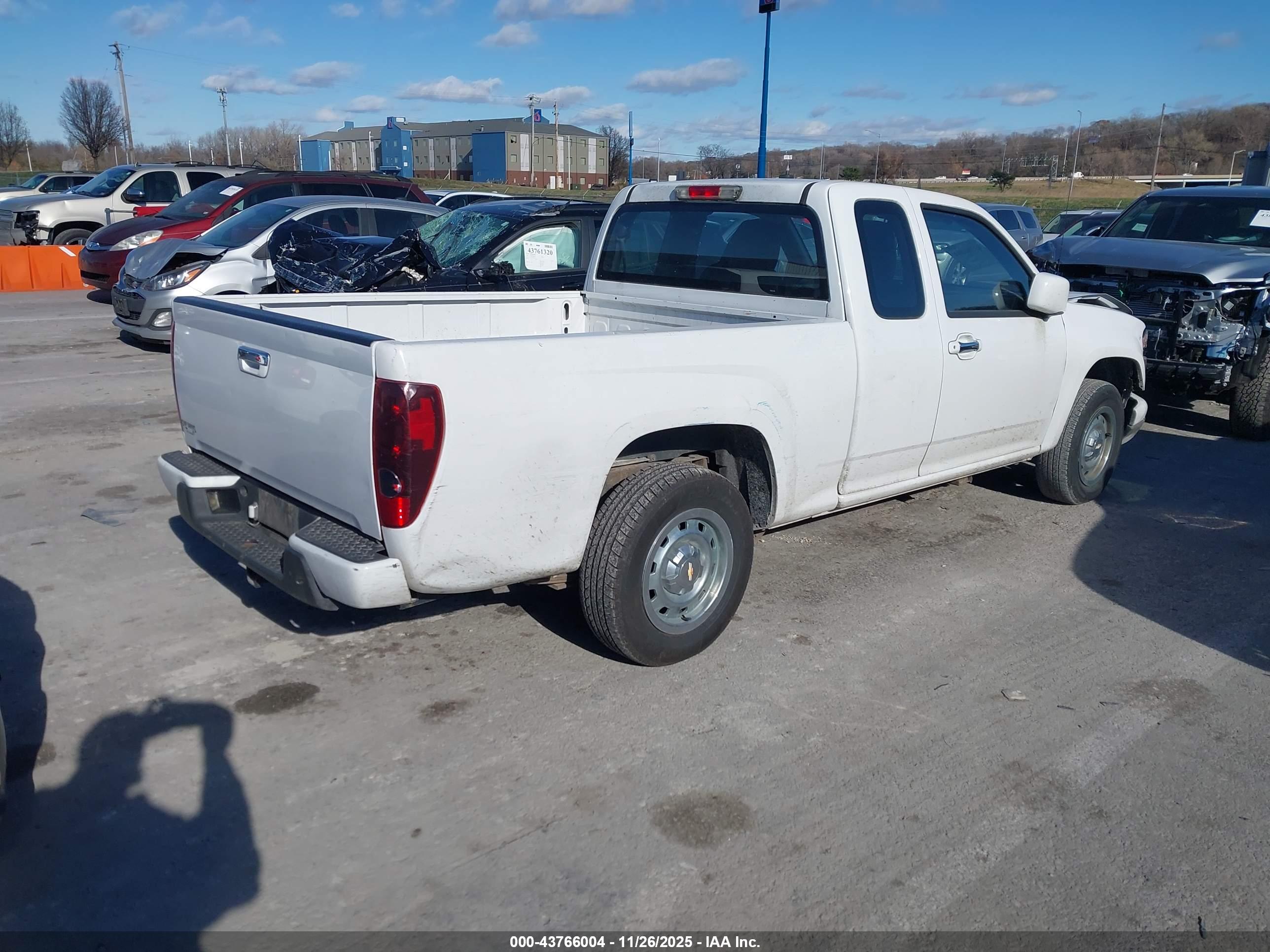 CHEVROLET COLORADO image 4