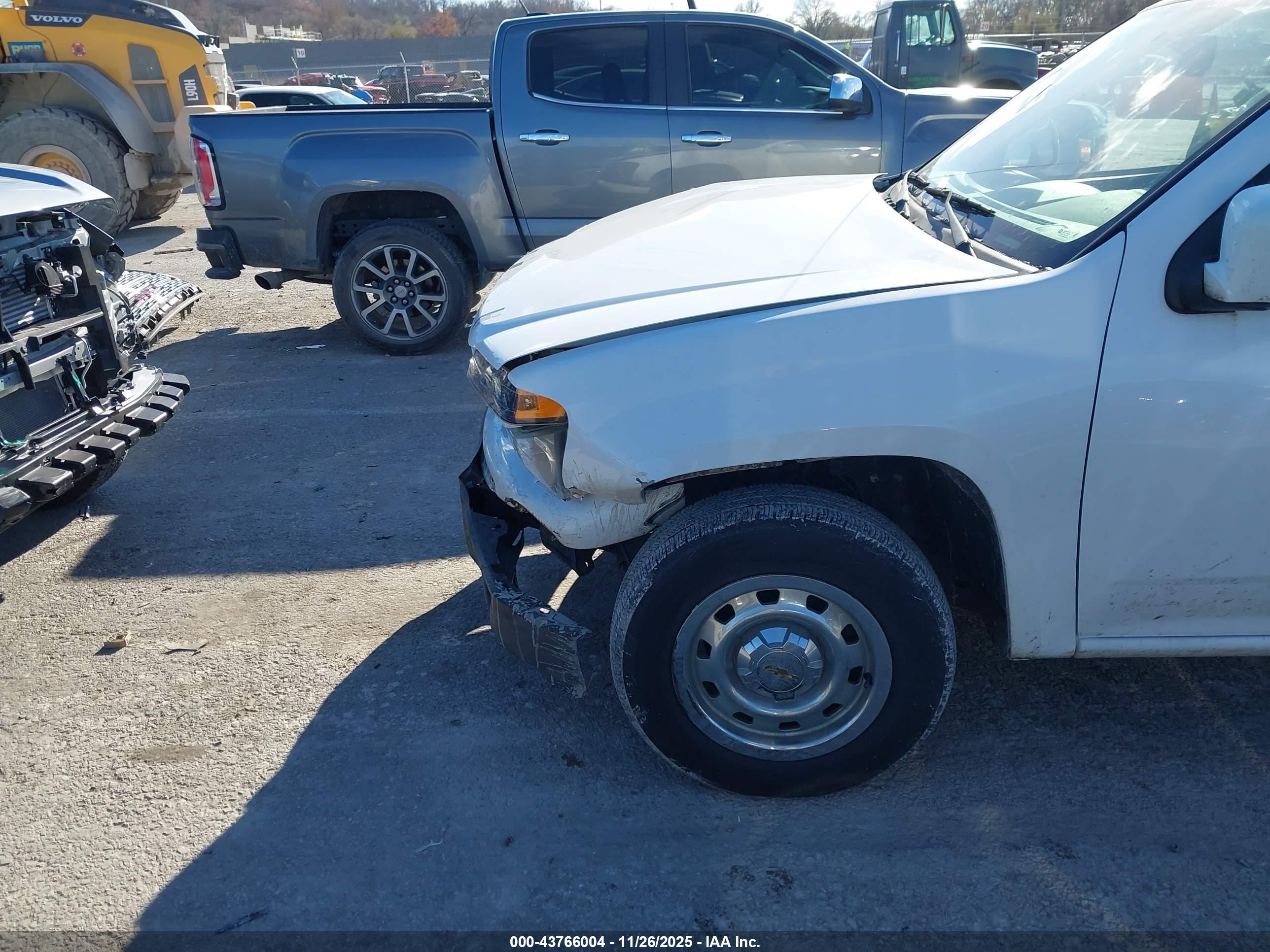 CHEVROLET COLORADO image 6