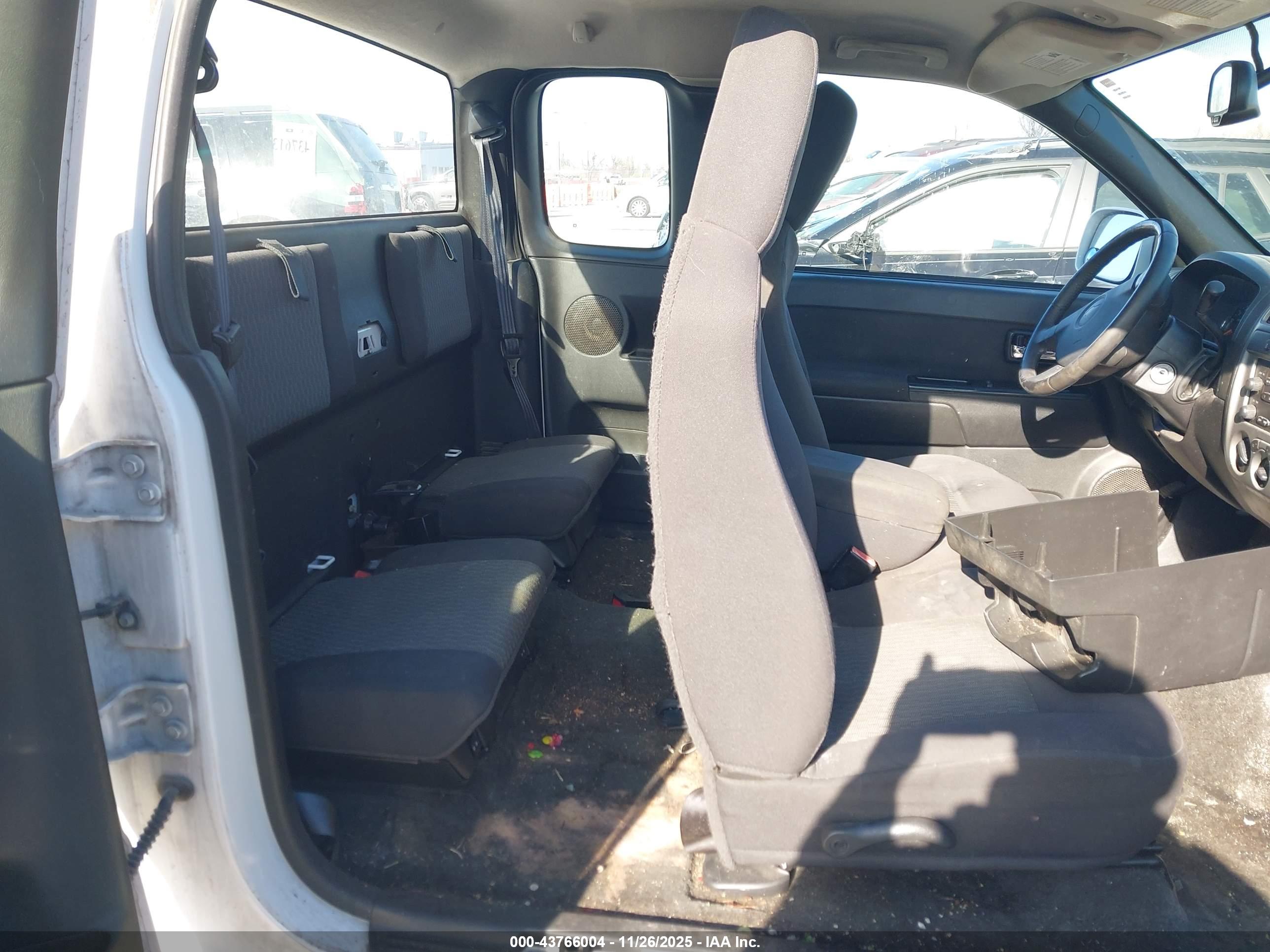 CHEVROLET COLORADO image 8
