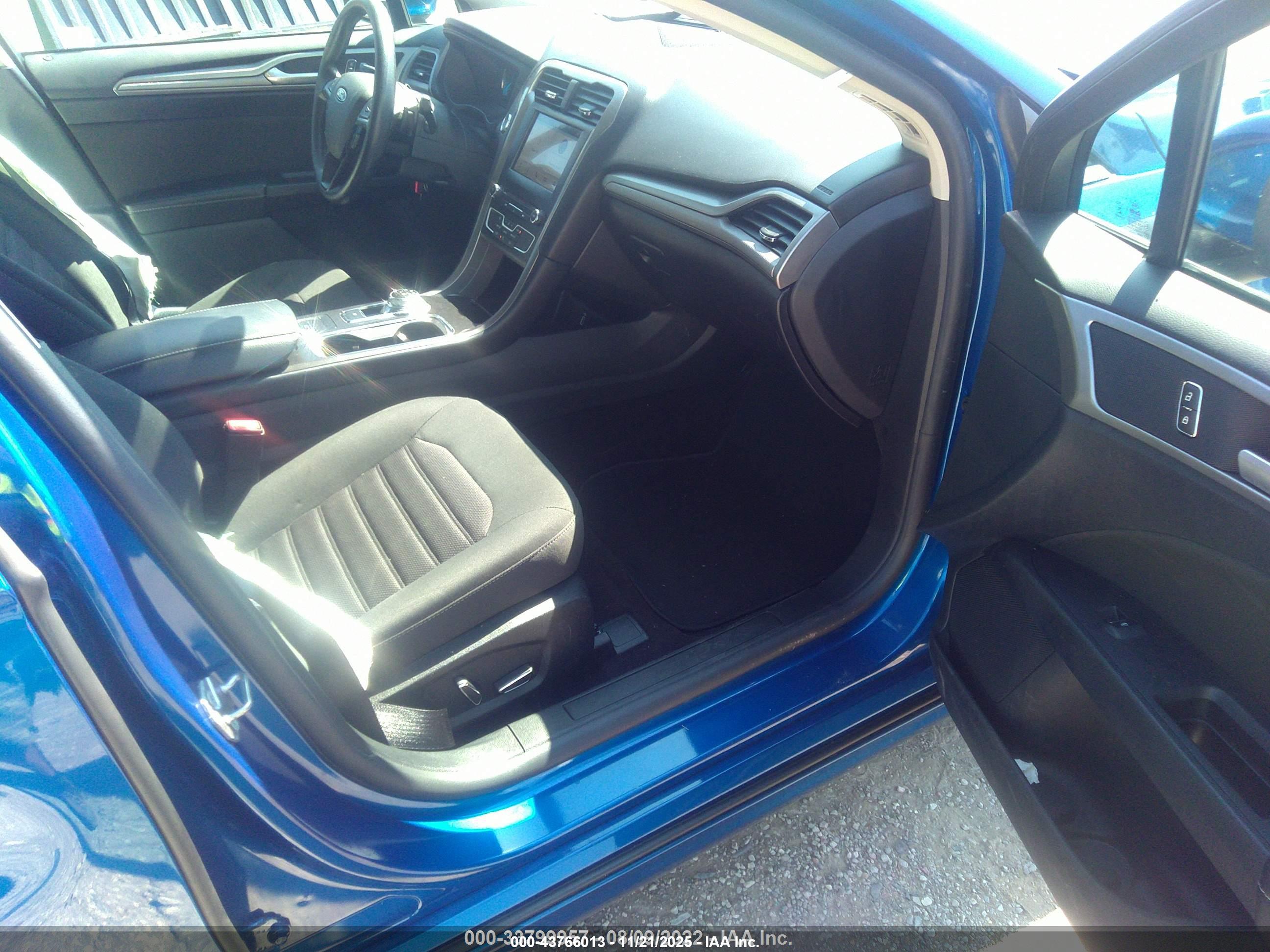 FORD FUSION image 5