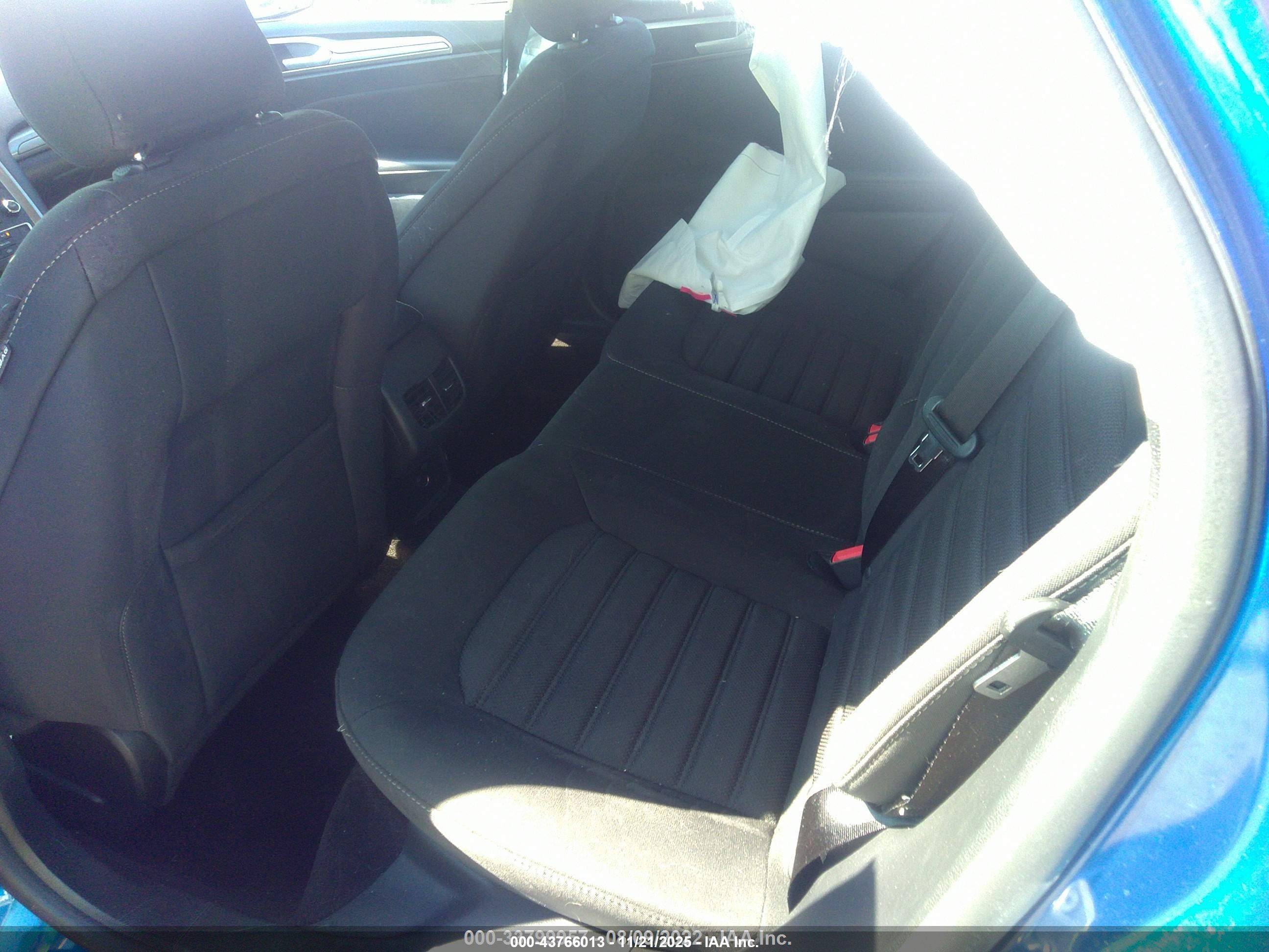 FORD FUSION image 8