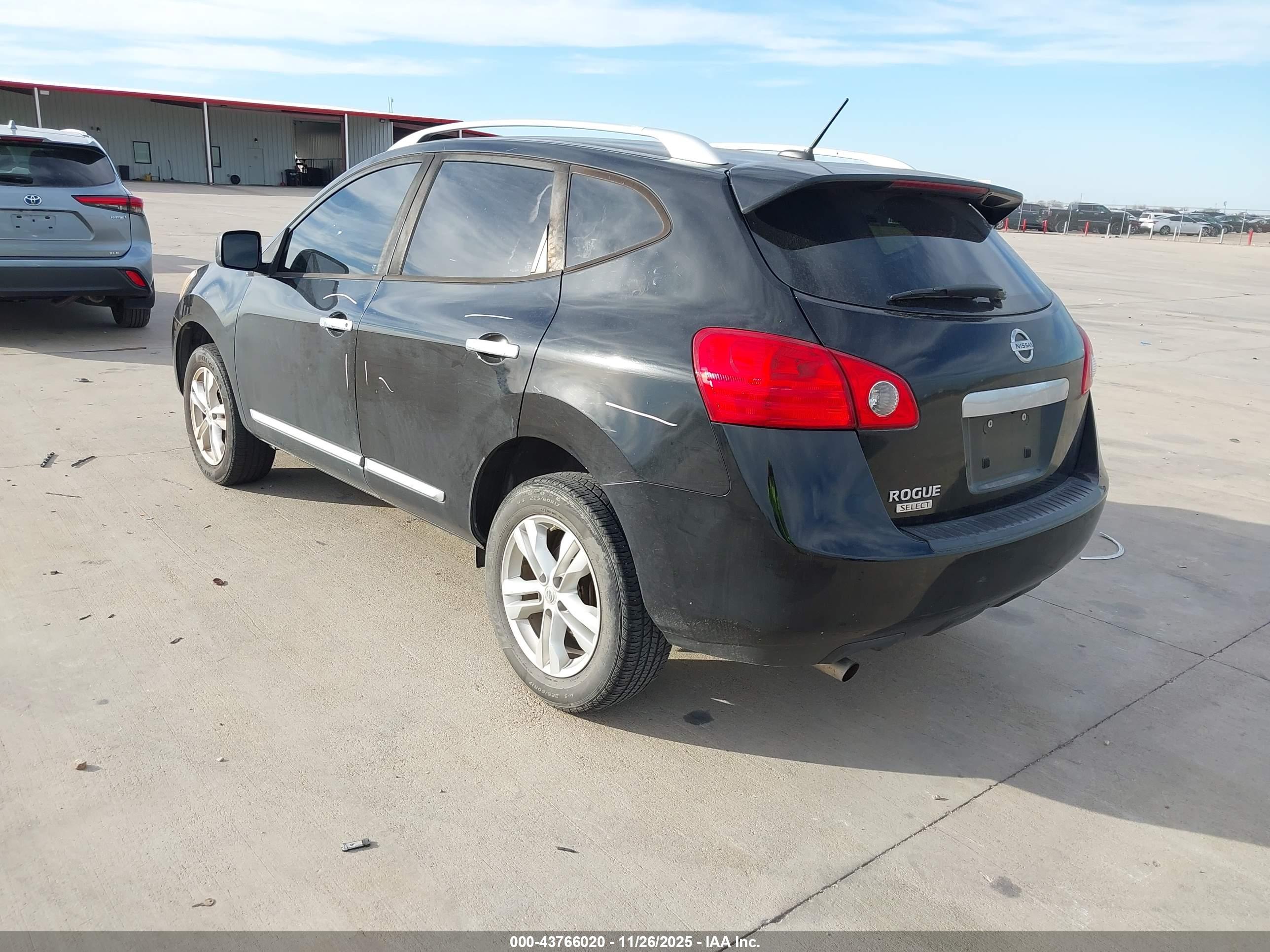 NISSAN ROGUE image 3