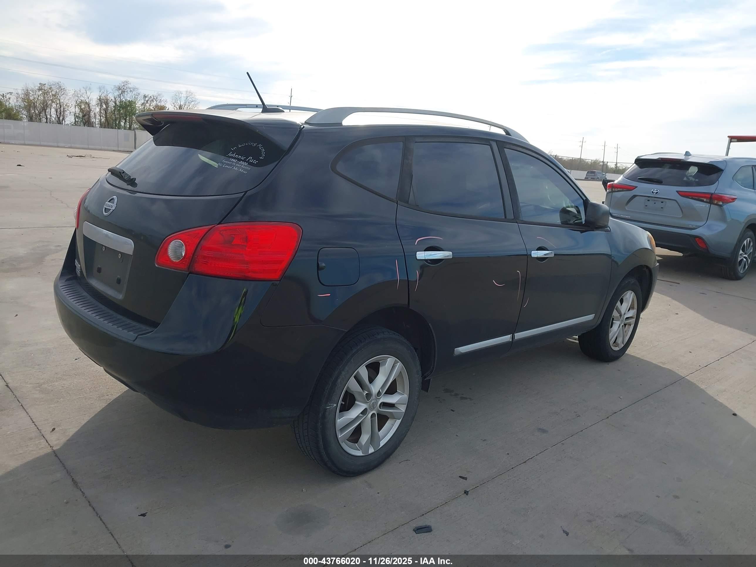 NISSAN ROGUE image 4