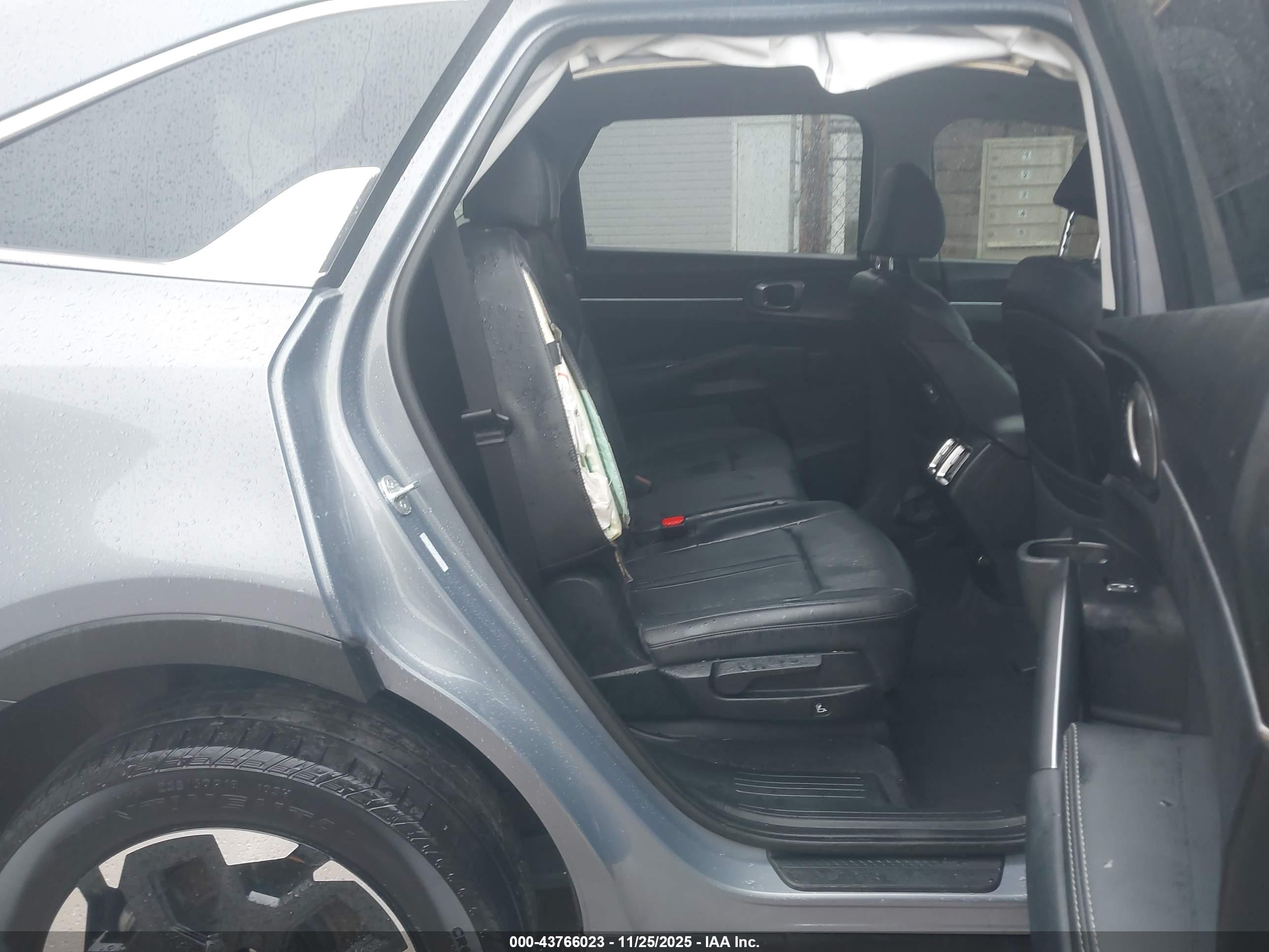 KIA SORENTO image 8