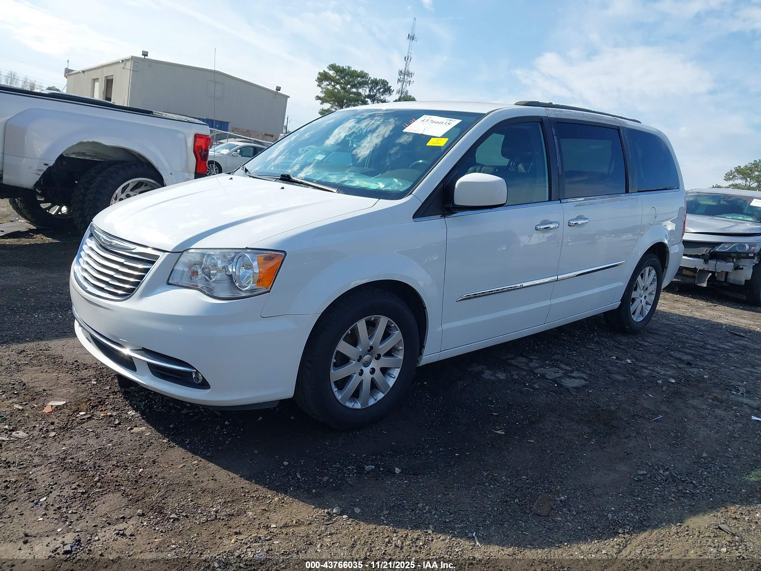 CHRYSLER TOWN image 2