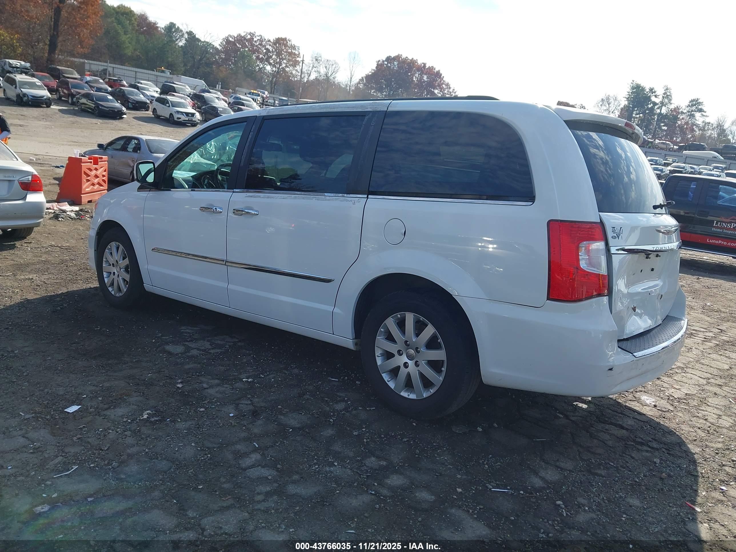 CHRYSLER TOWN image 3