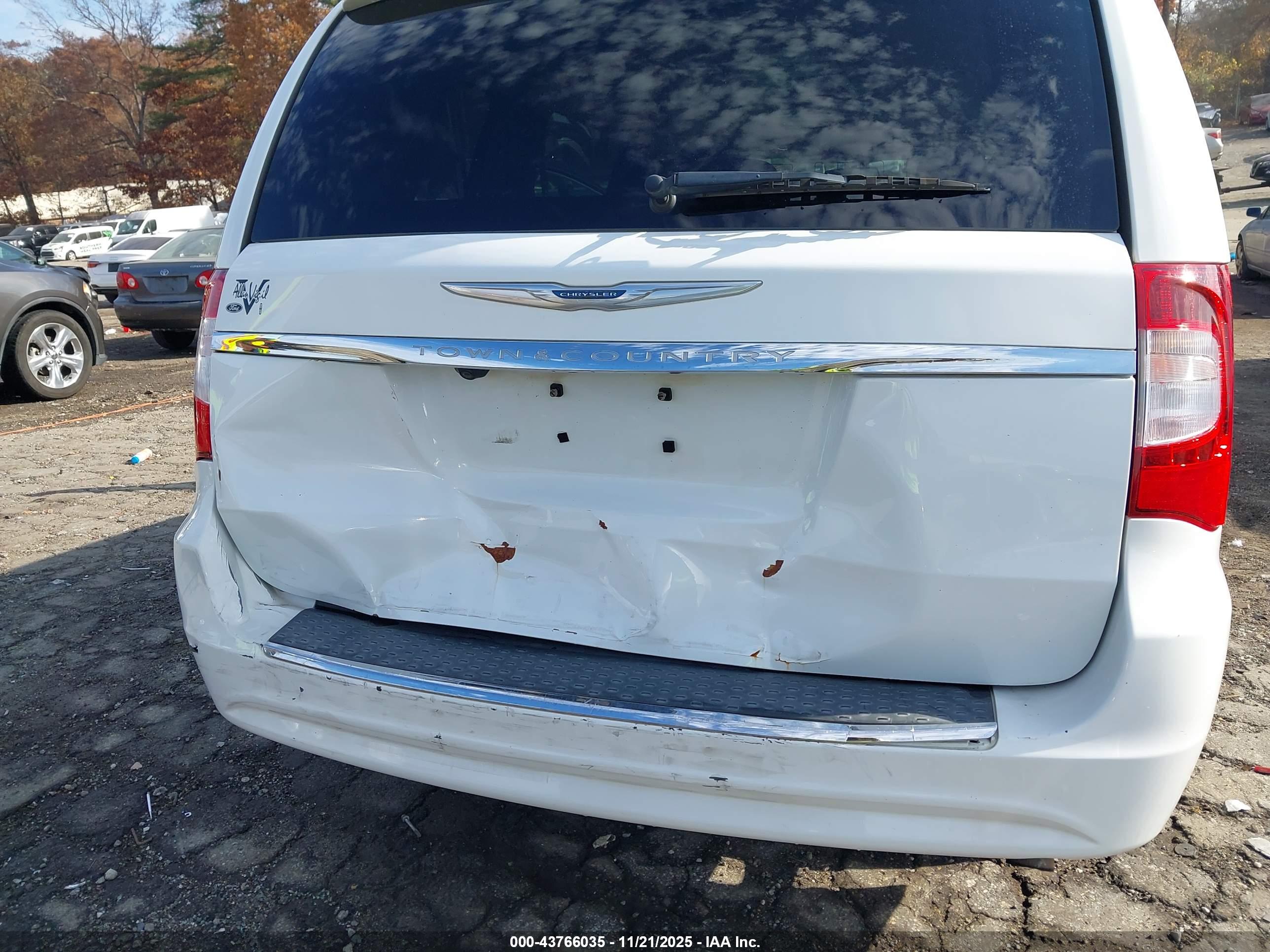 CHRYSLER TOWN image 6