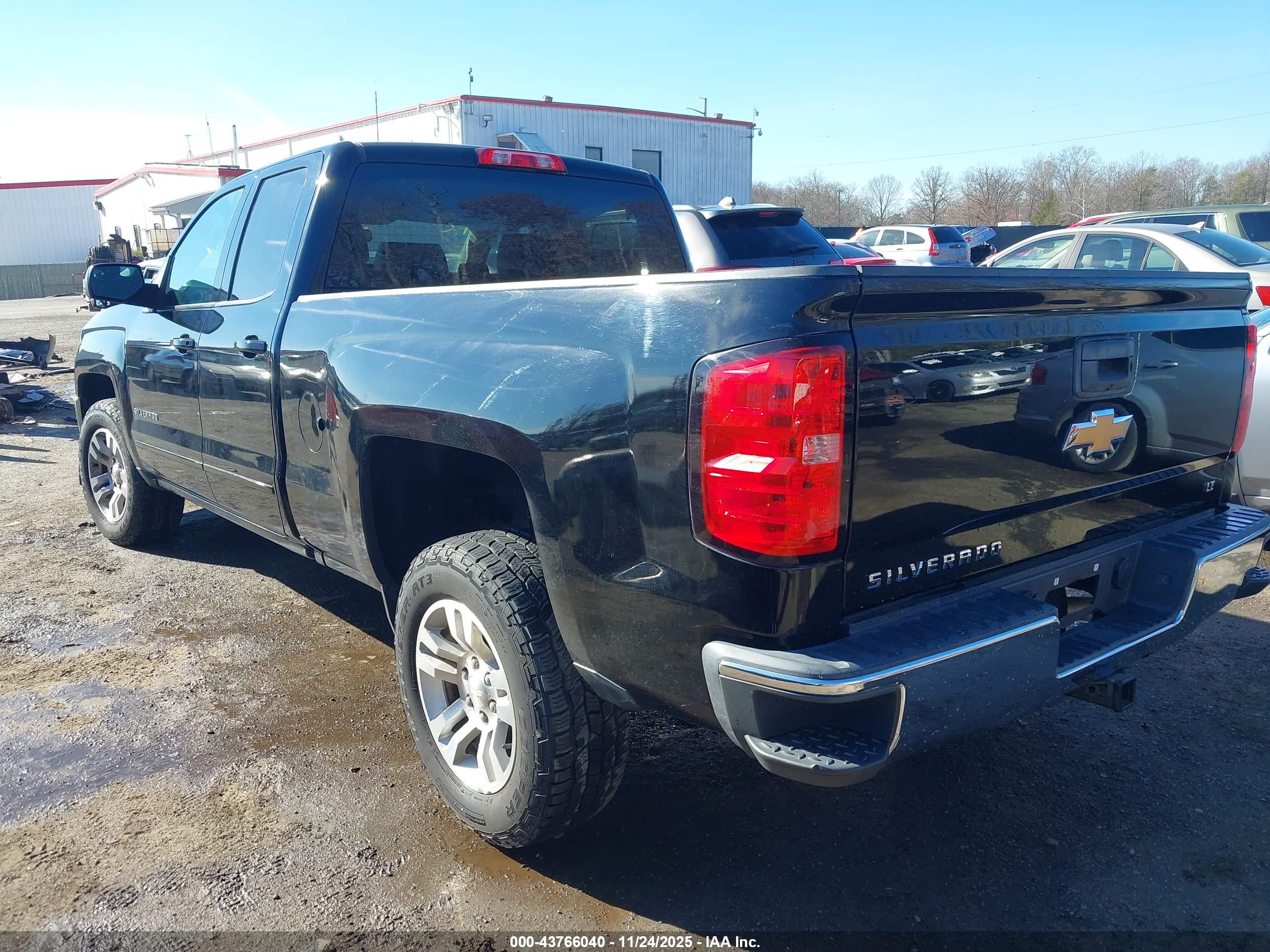 CHEVROLET SILVERADO image 3