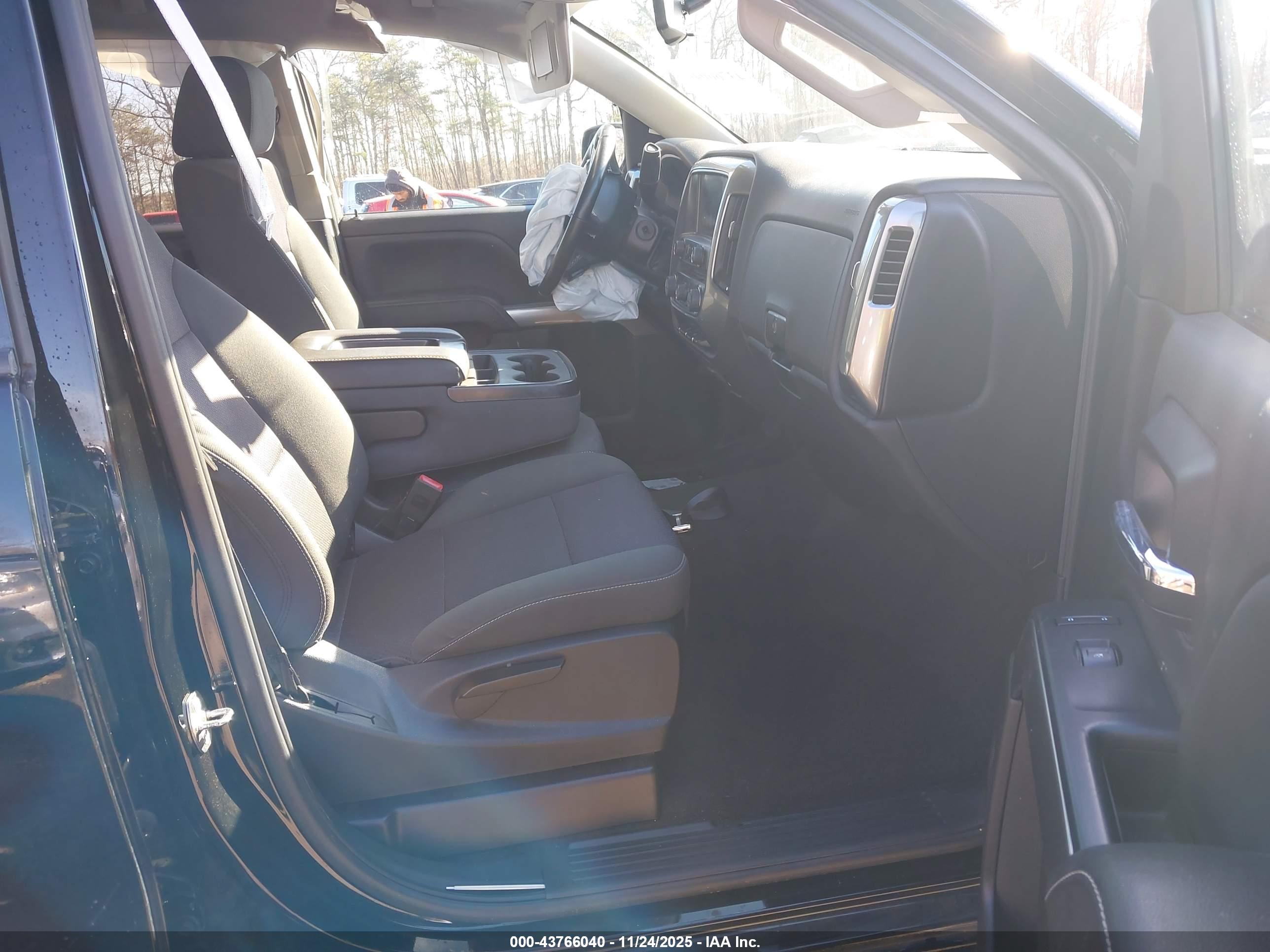 CHEVROLET SILVERADO image 5