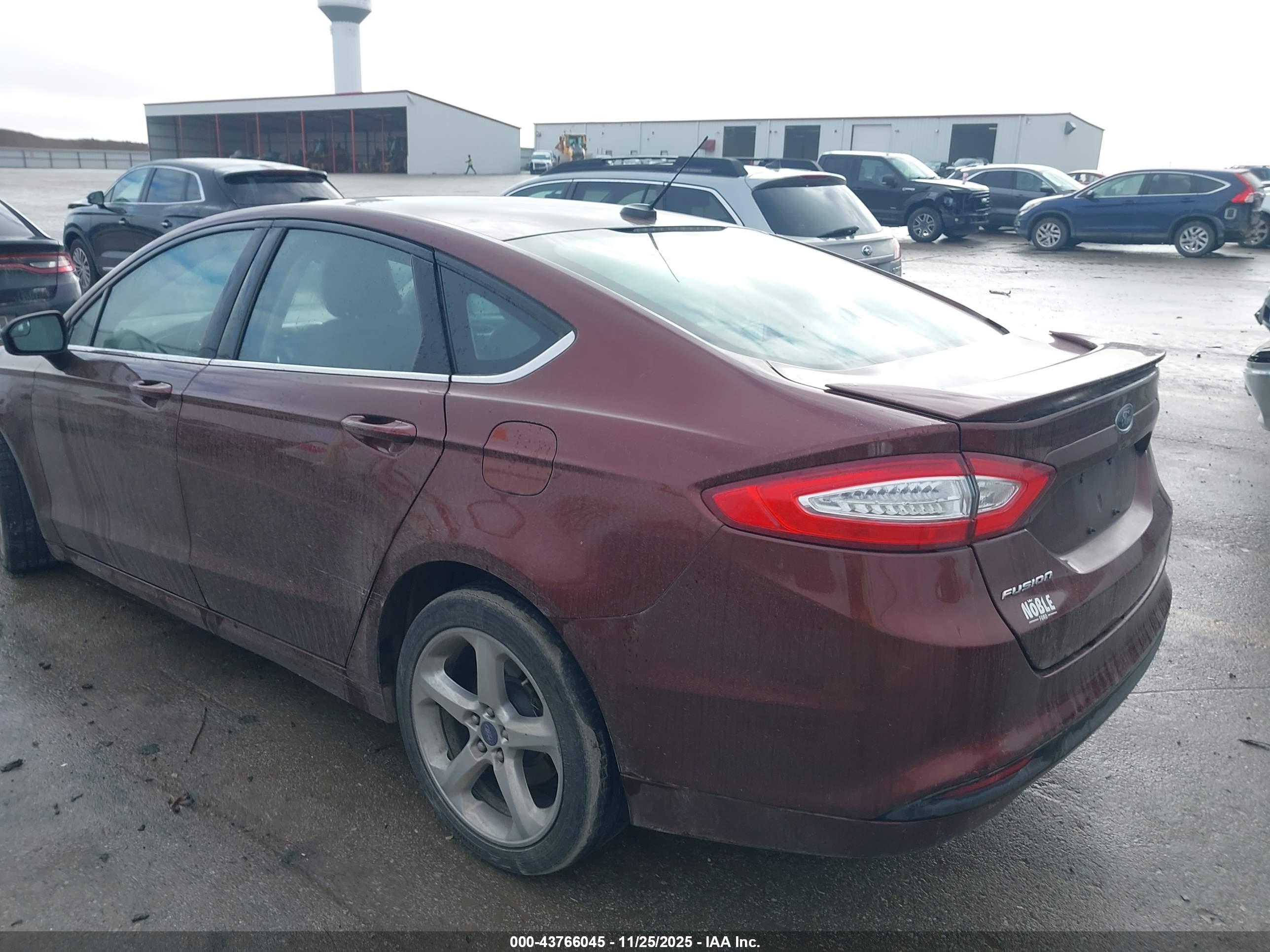 FORD FUSION image 3
