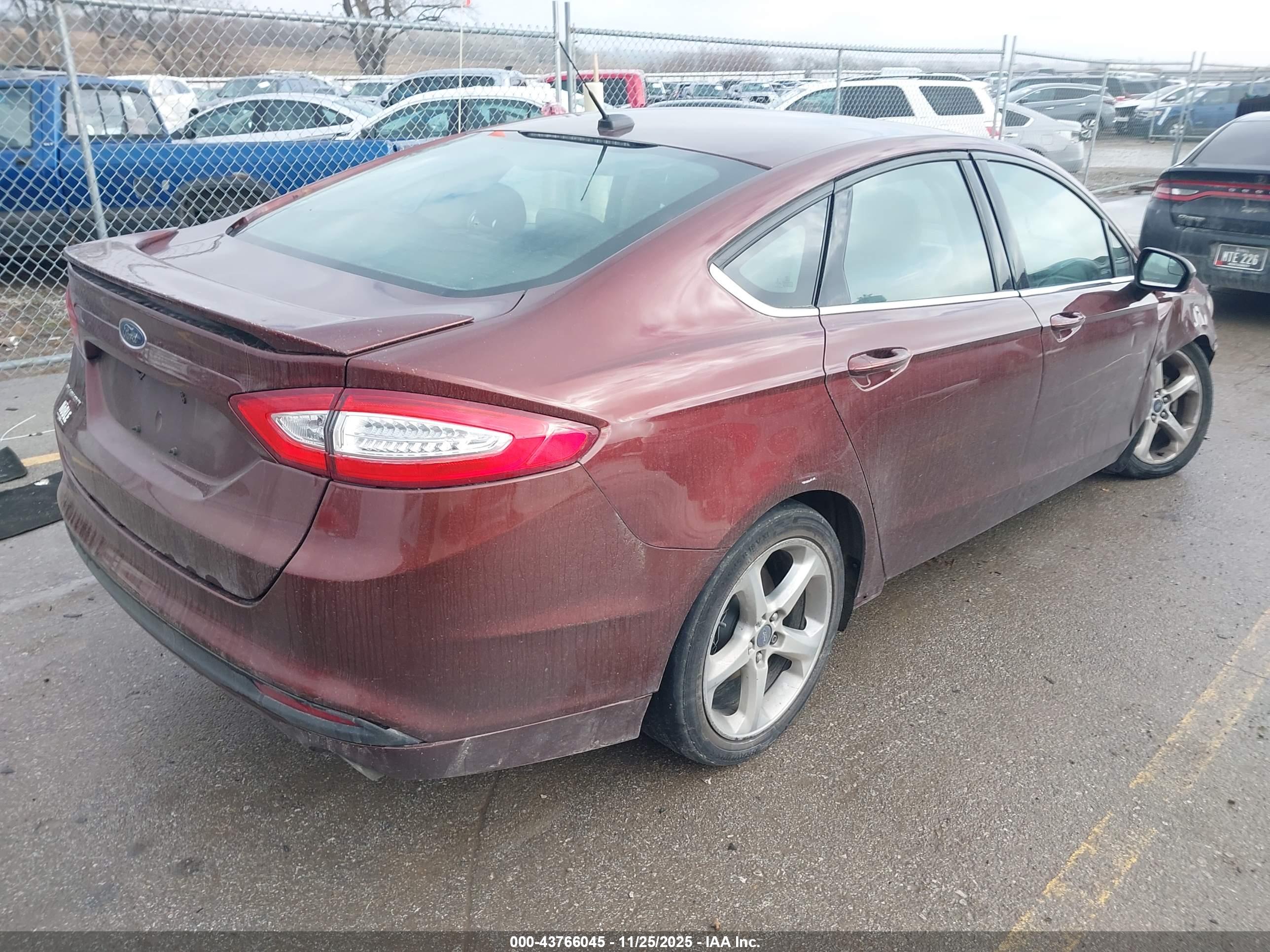 FORD FUSION image 4