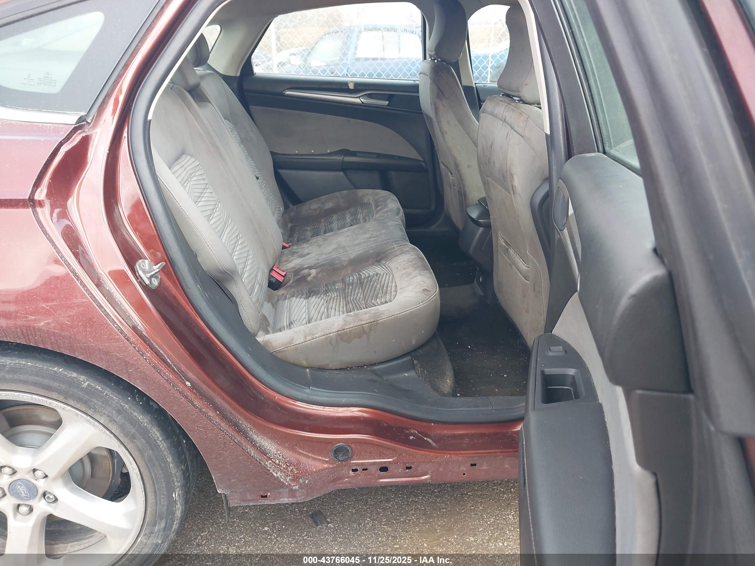 FORD FUSION image 8