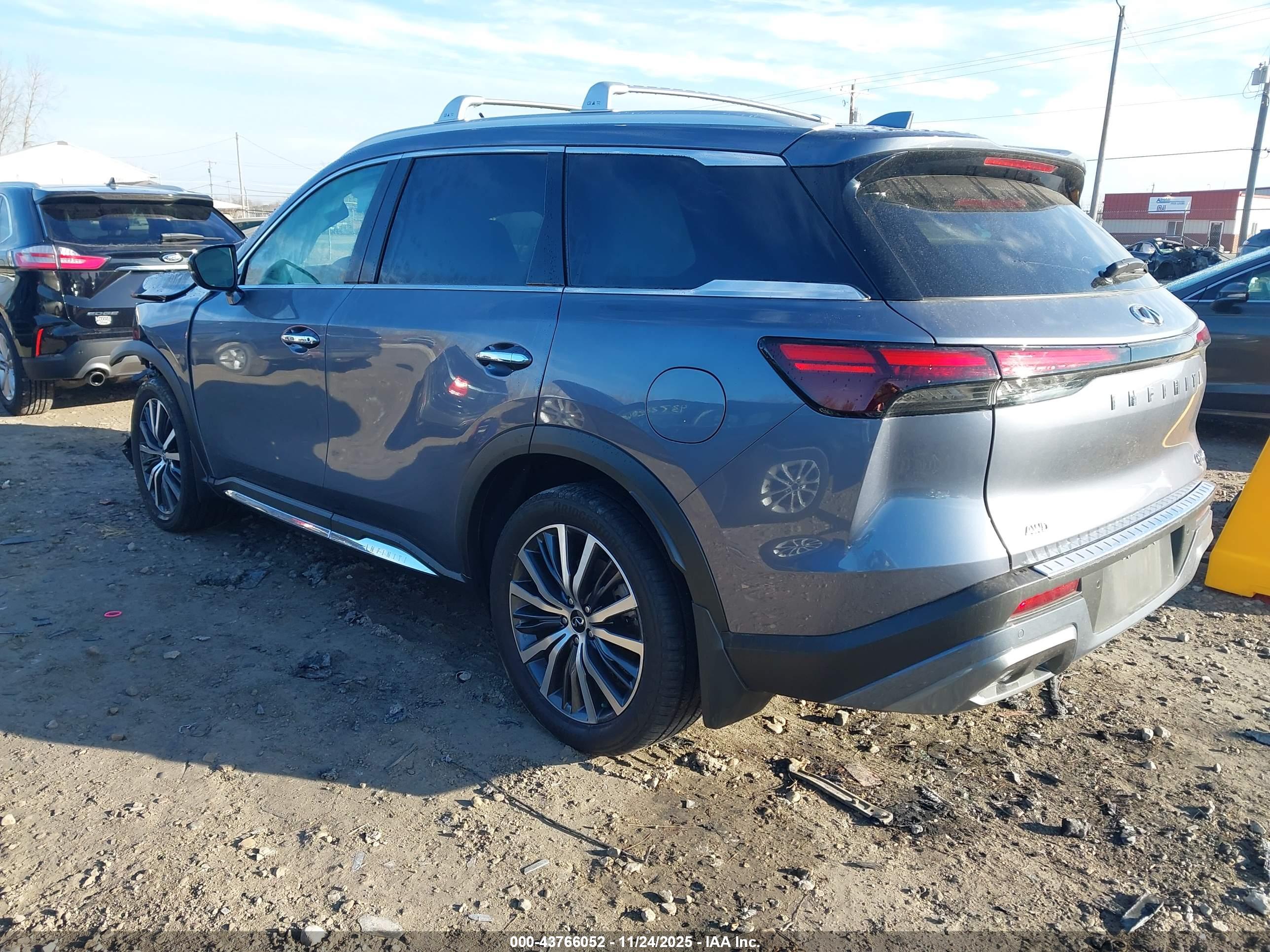 INFINITI QX60 image 3
