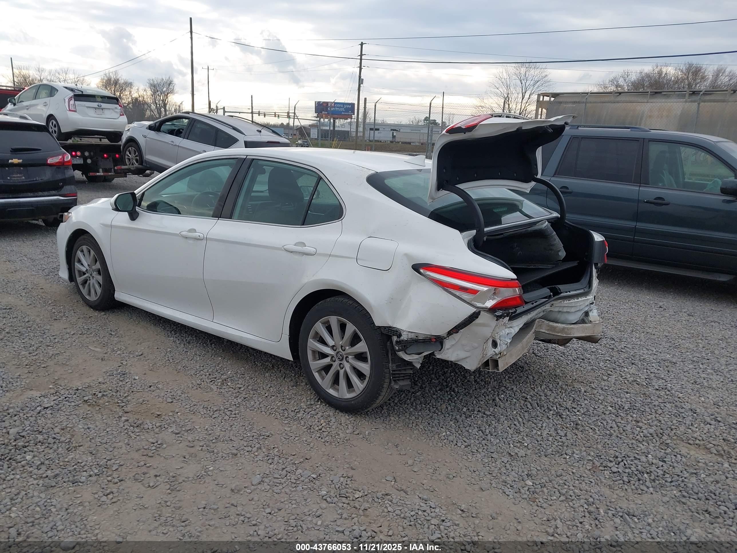 TOYOTA CAMRY image 3