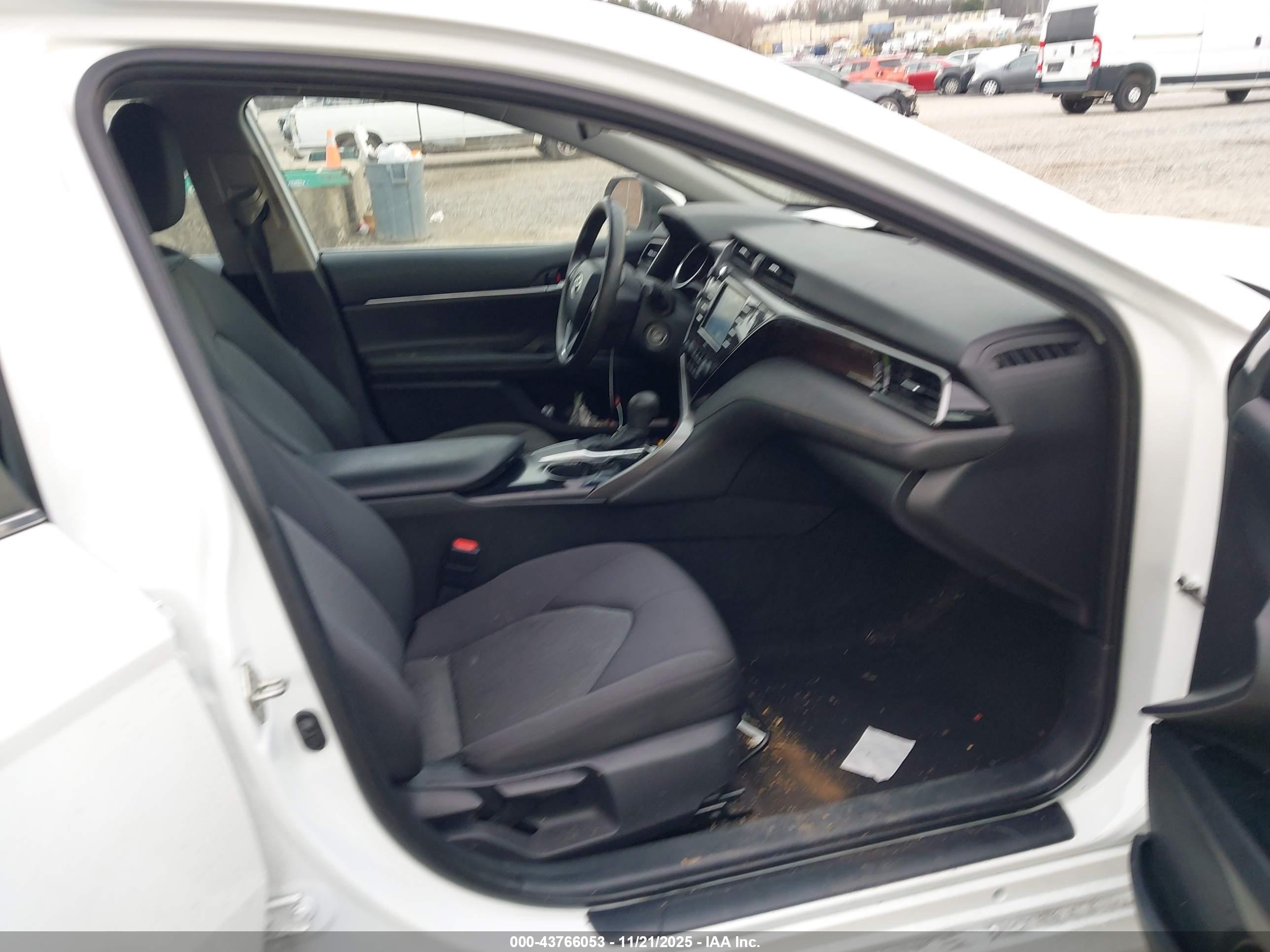 TOYOTA CAMRY image 5