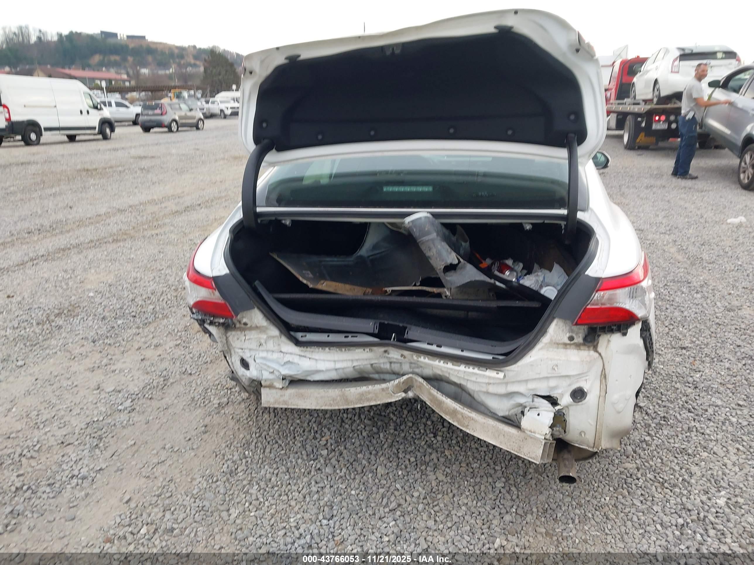 TOYOTA CAMRY image 6