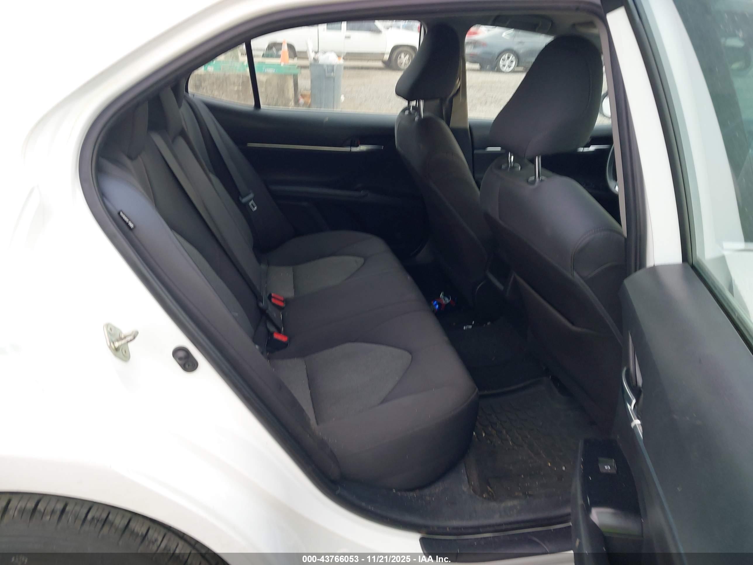 TOYOTA CAMRY image 8