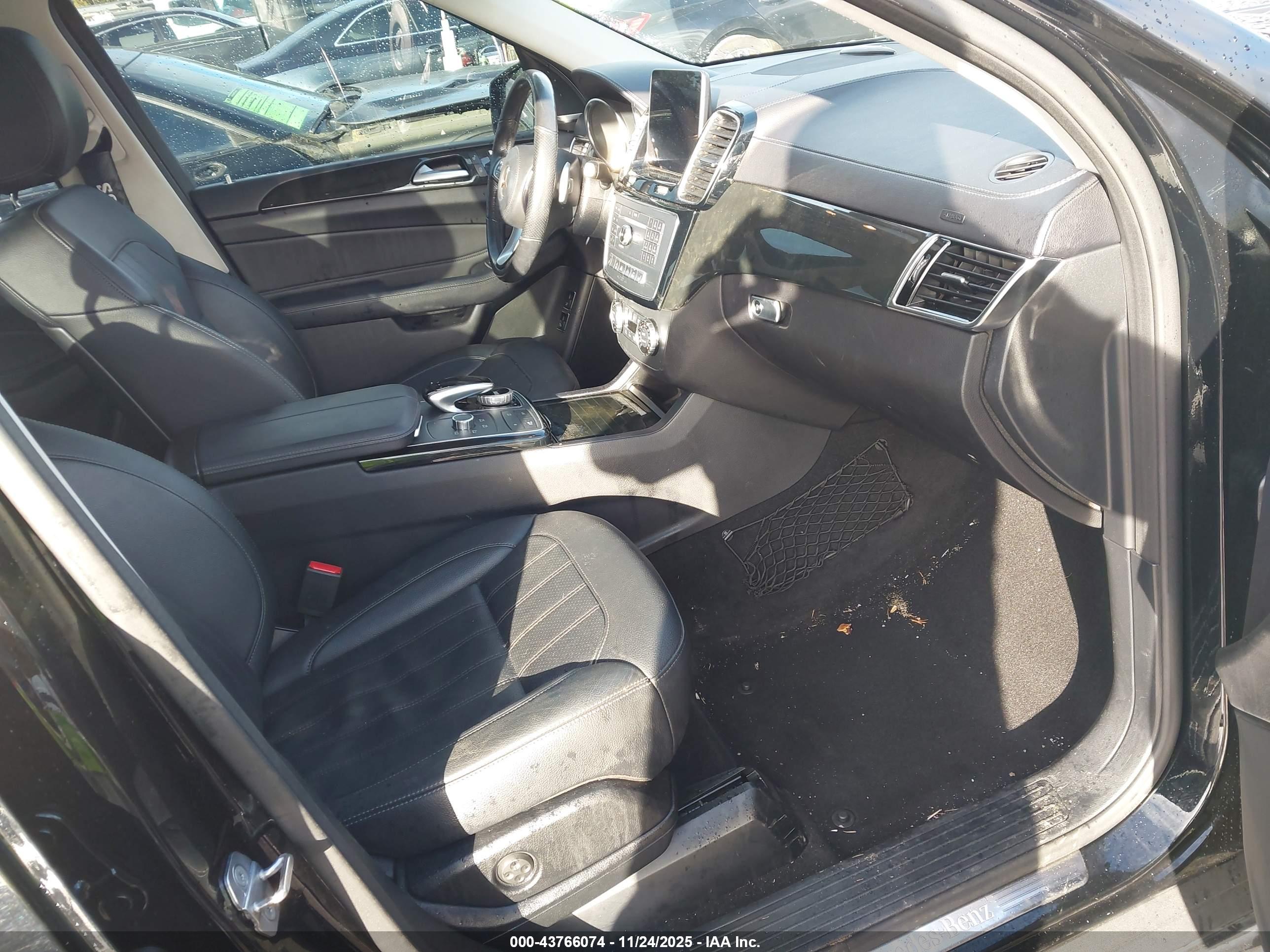 MERCEDES-BENZ GLS image 5