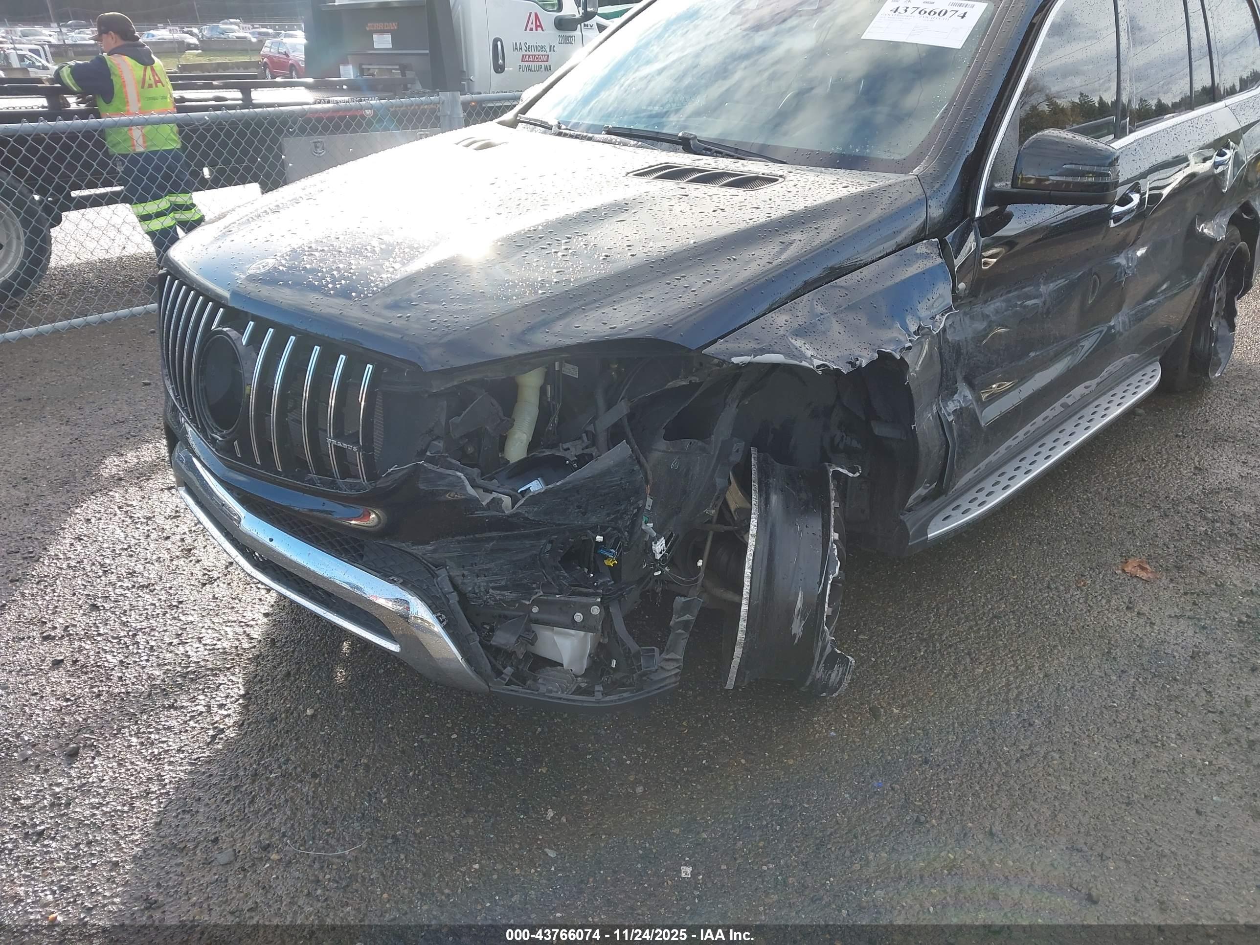 MERCEDES-BENZ GLS image 6