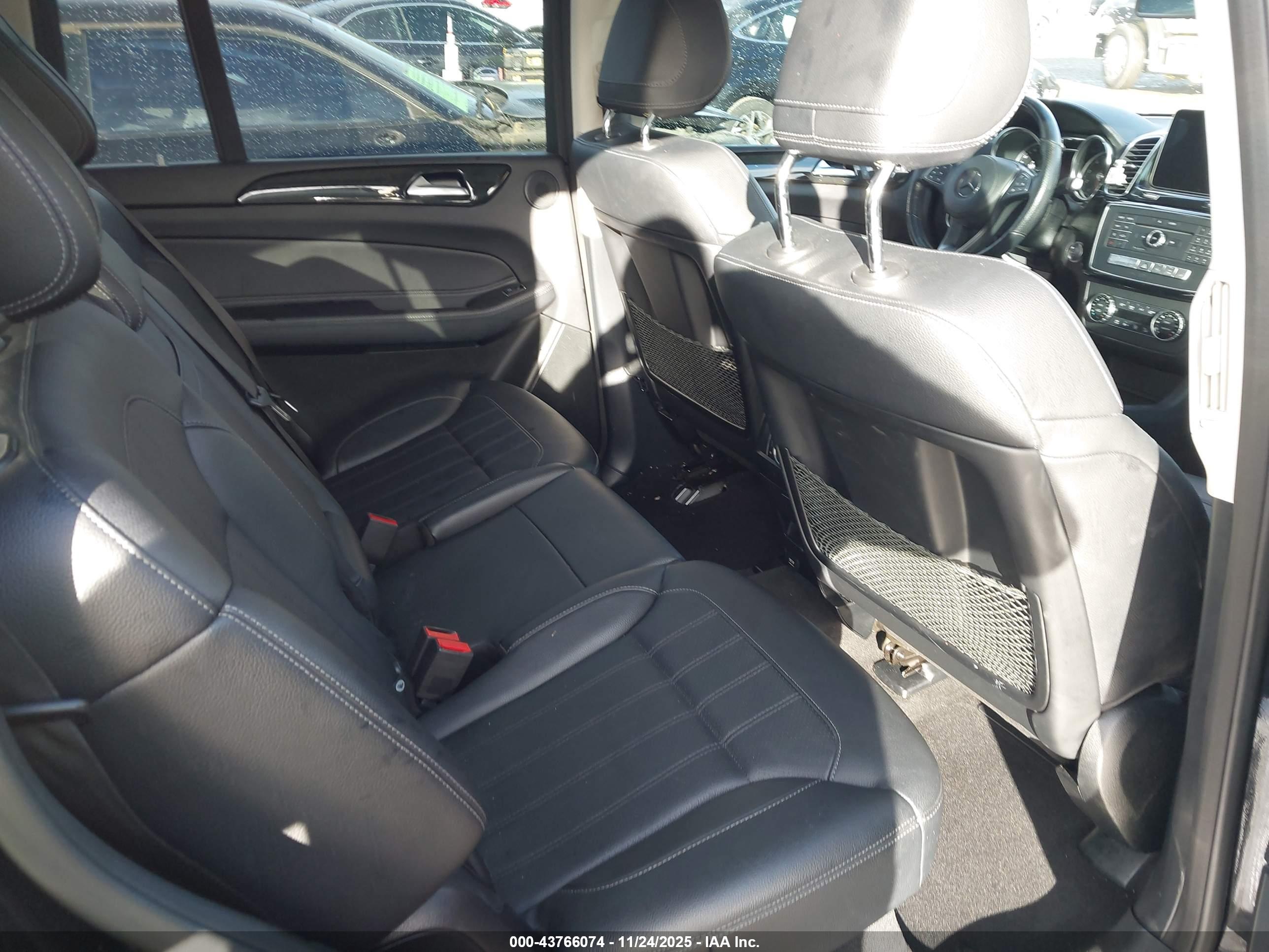 MERCEDES-BENZ GLS image 8