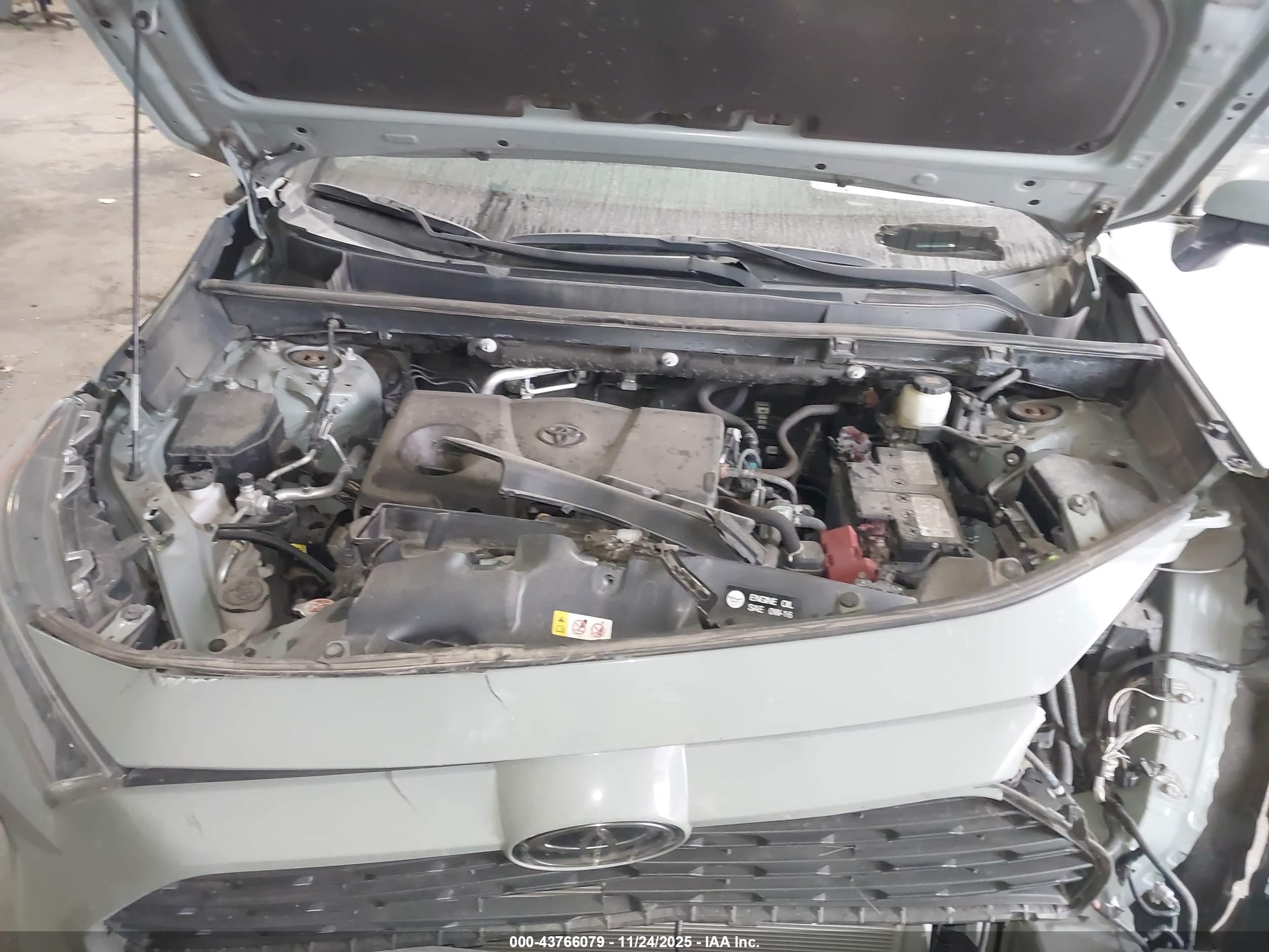 TOYOTA RAV4 image 10