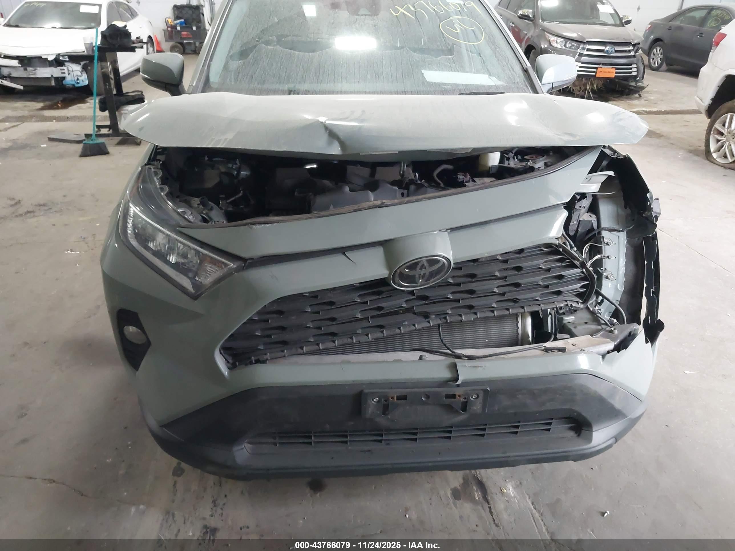 TOYOTA RAV4 image 6