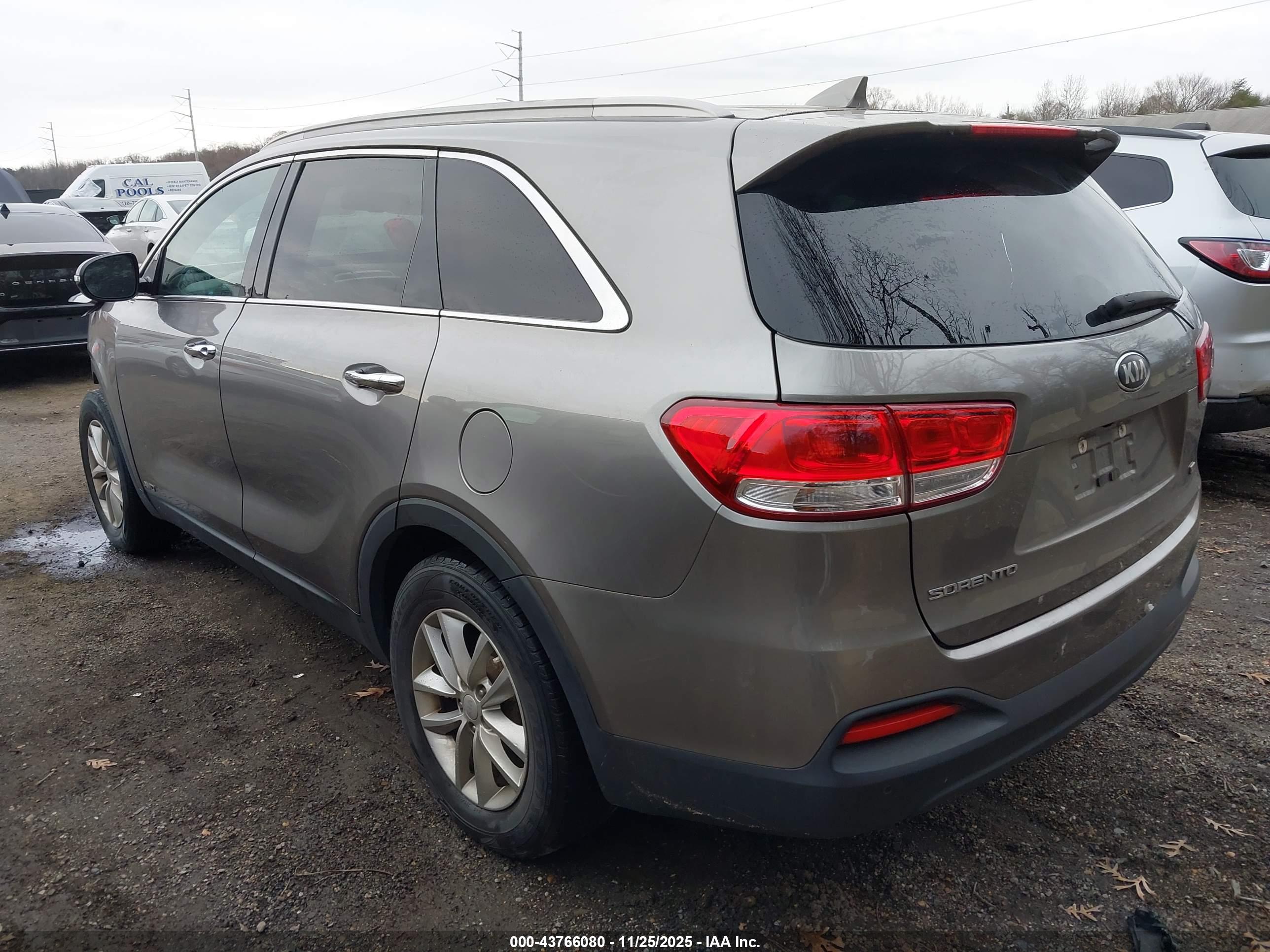 KIA SORENTO image 3