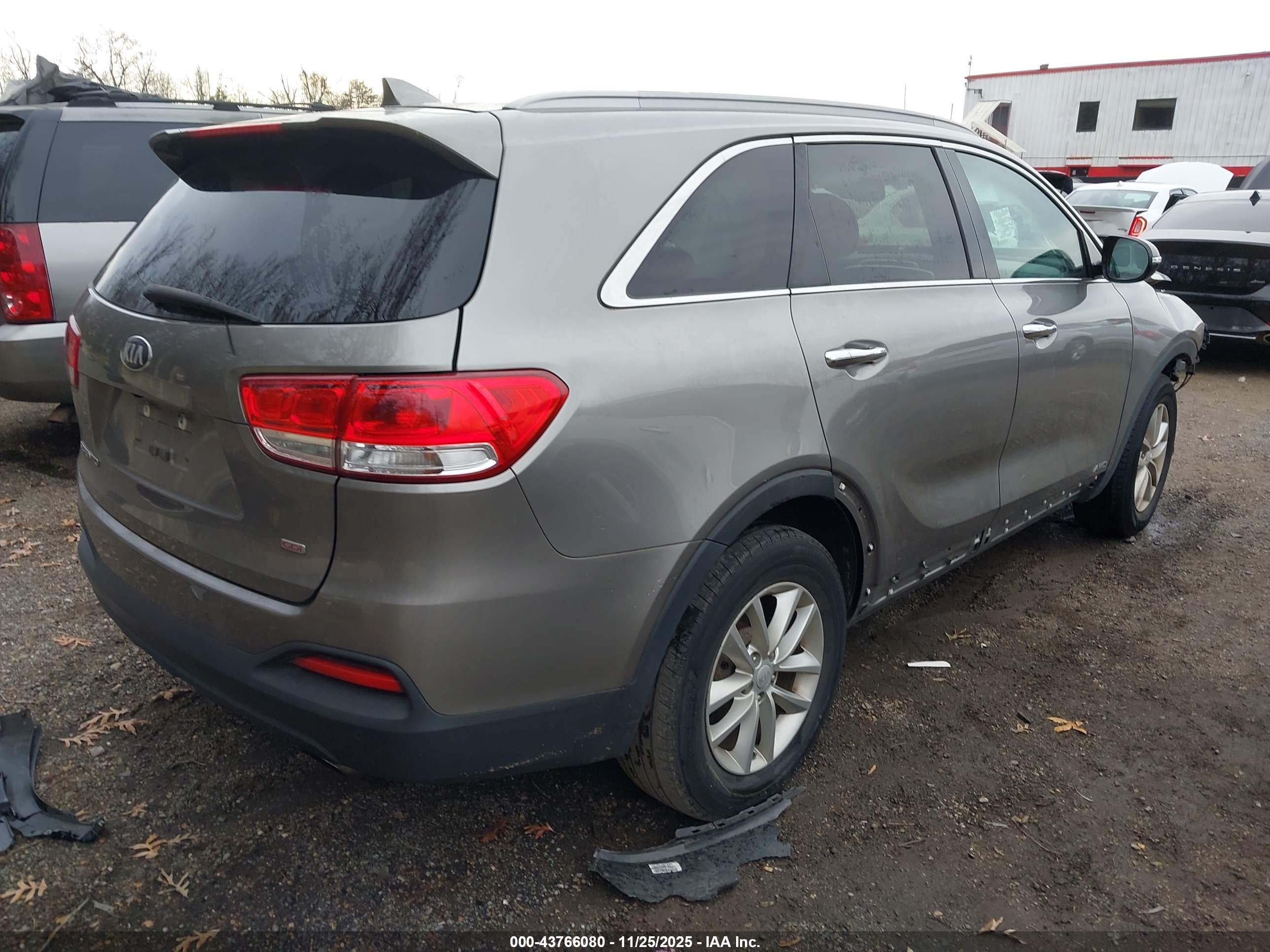 KIA SORENTO image 4