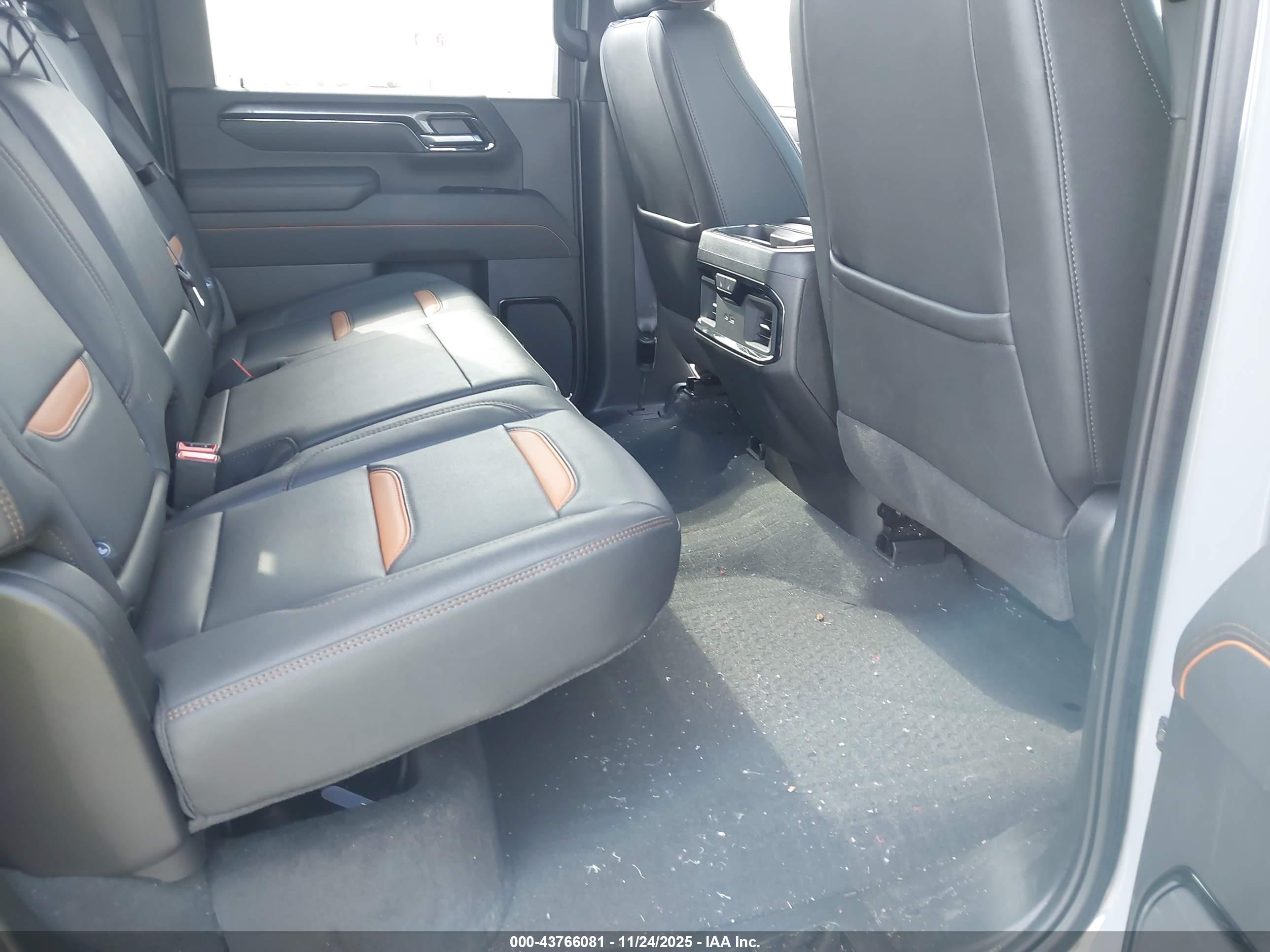 GMC SIERRA image 8