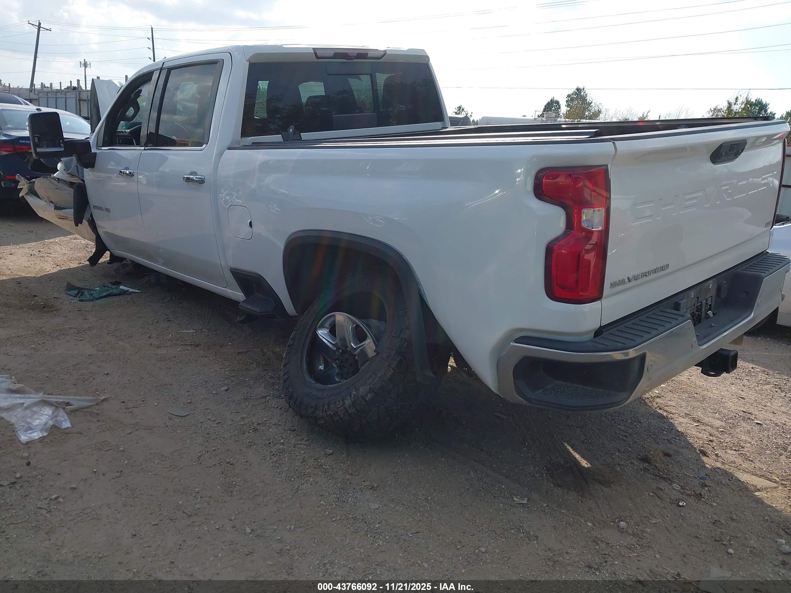 CHEVROLET SILVERADO image 3