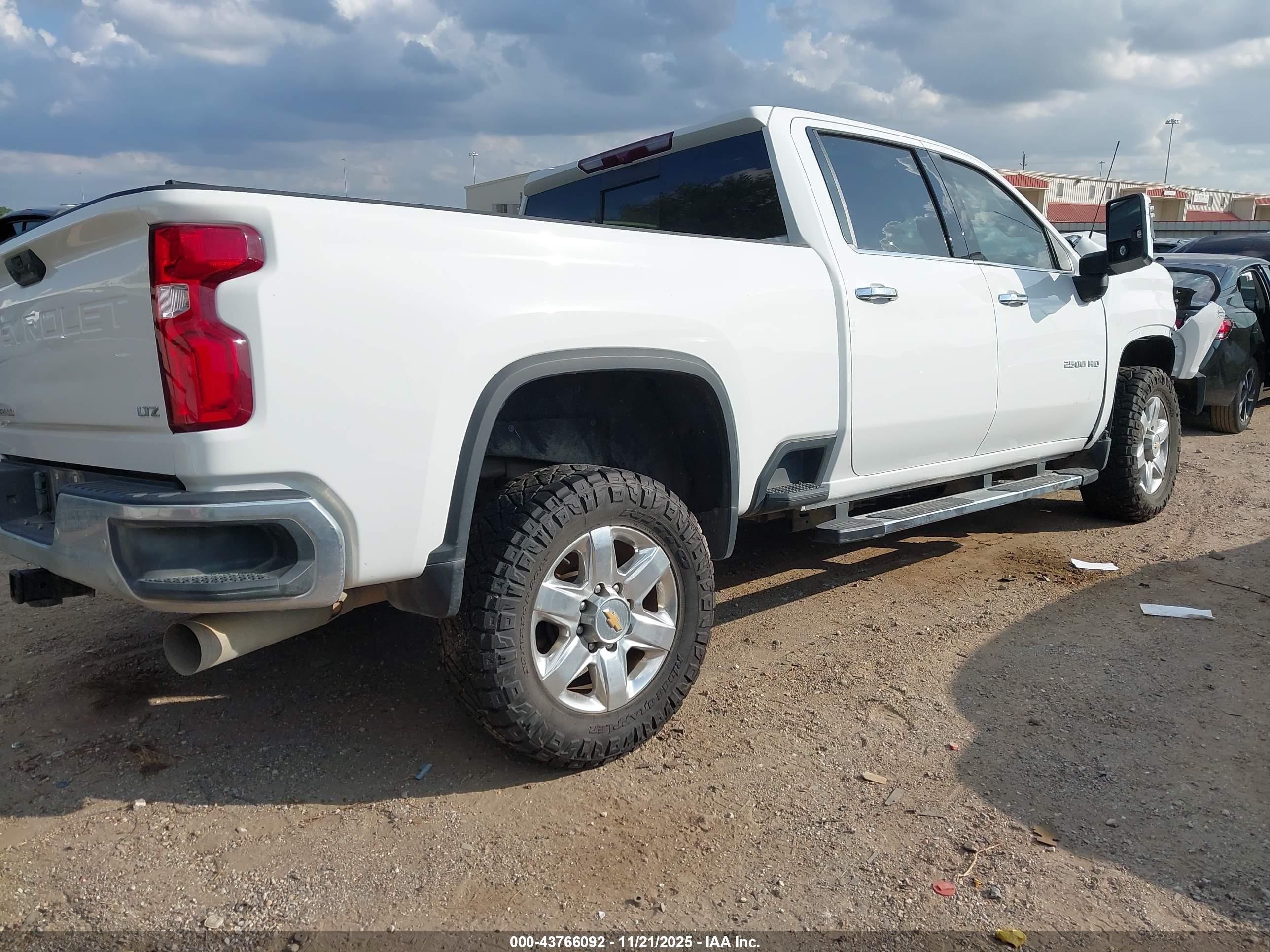 CHEVROLET SILVERADO image 4