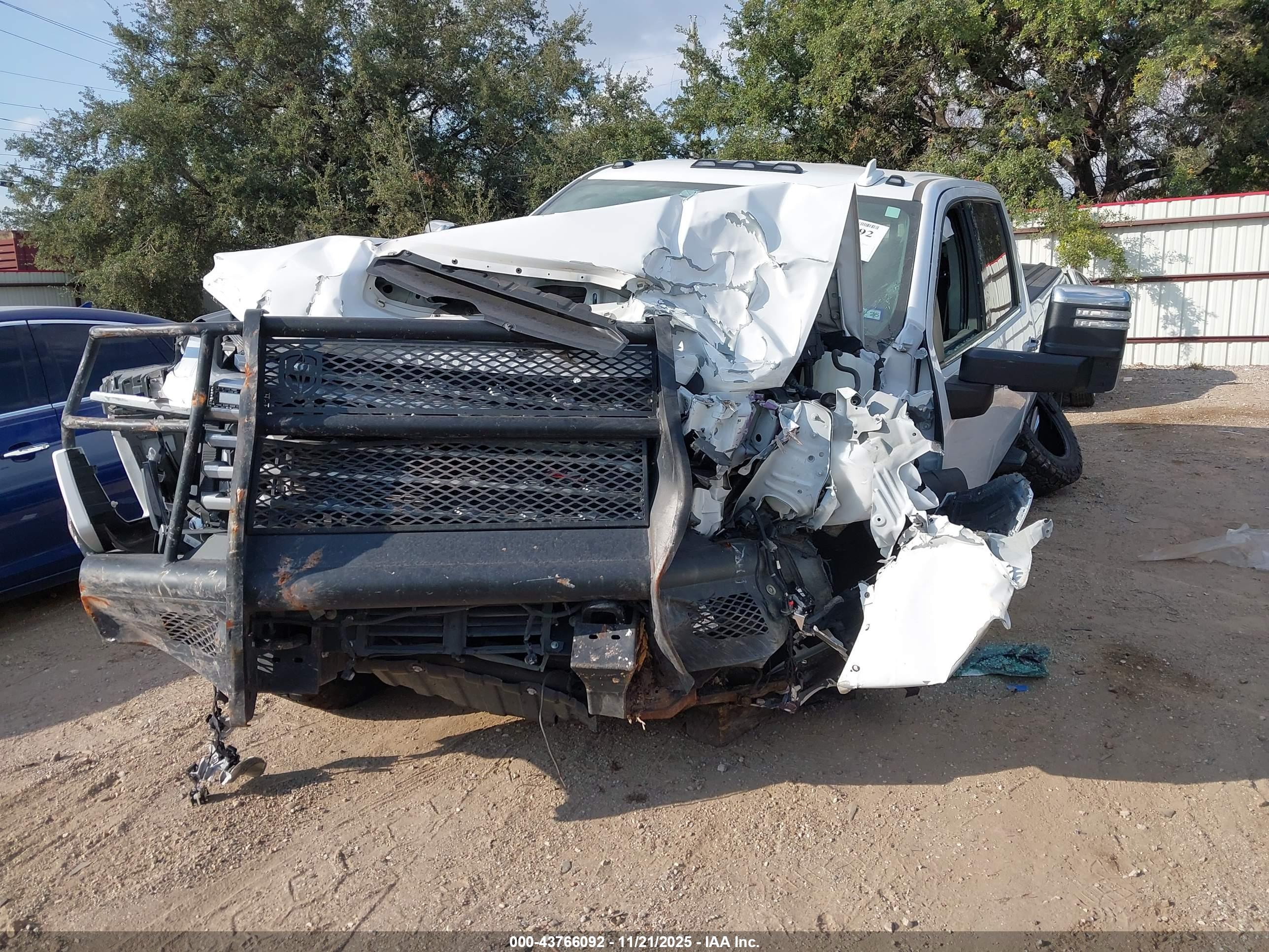 CHEVROLET SILVERADO image 6