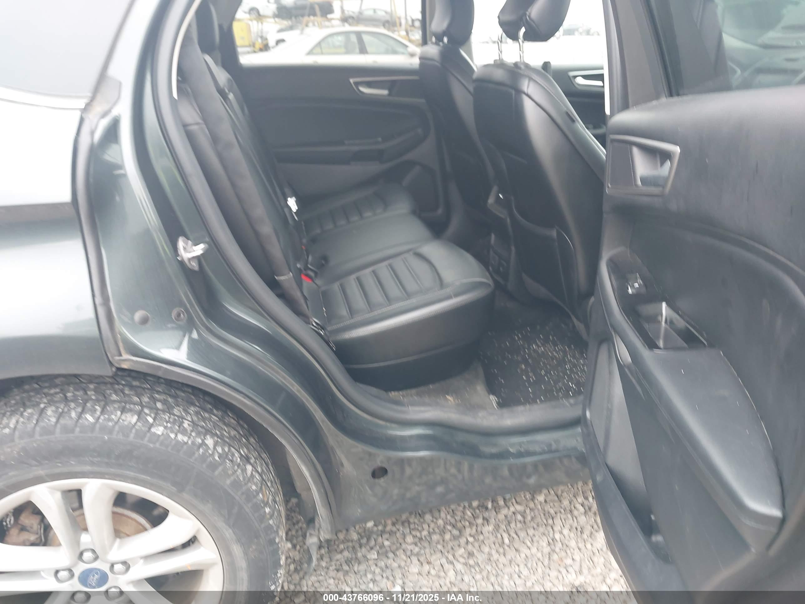 FORD EDGE image 8