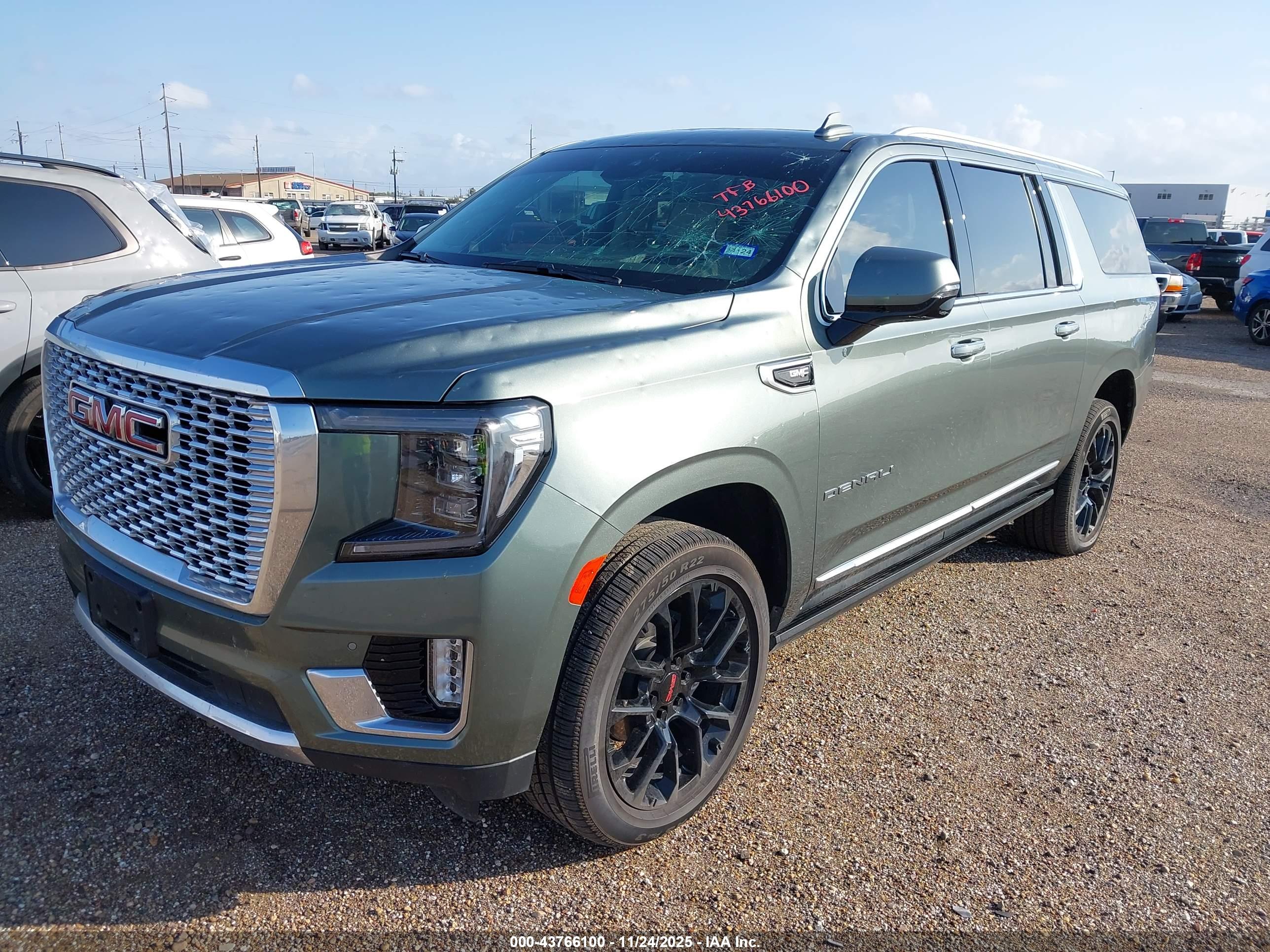 GMC YUKON image 2
