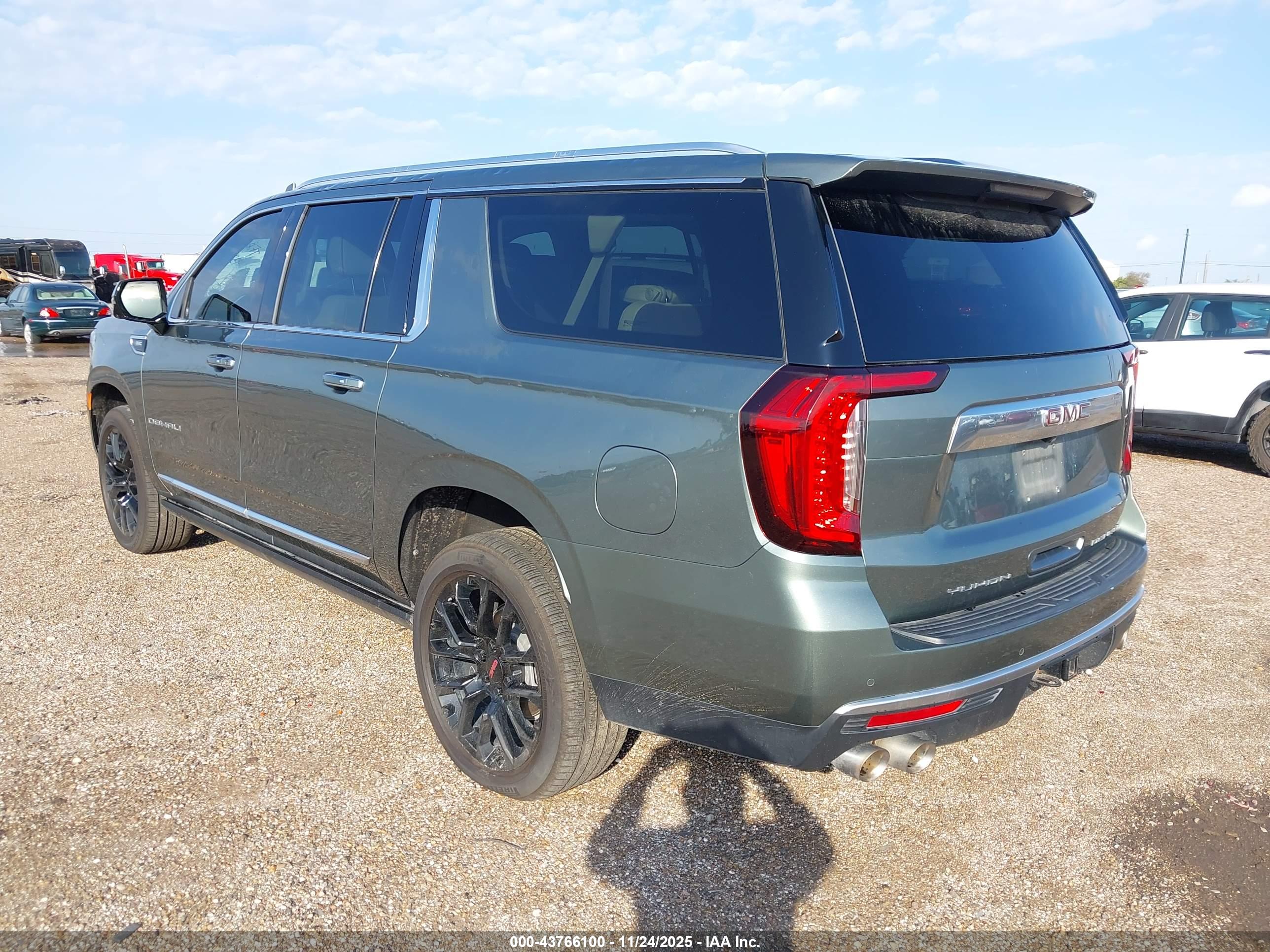 GMC YUKON image 3