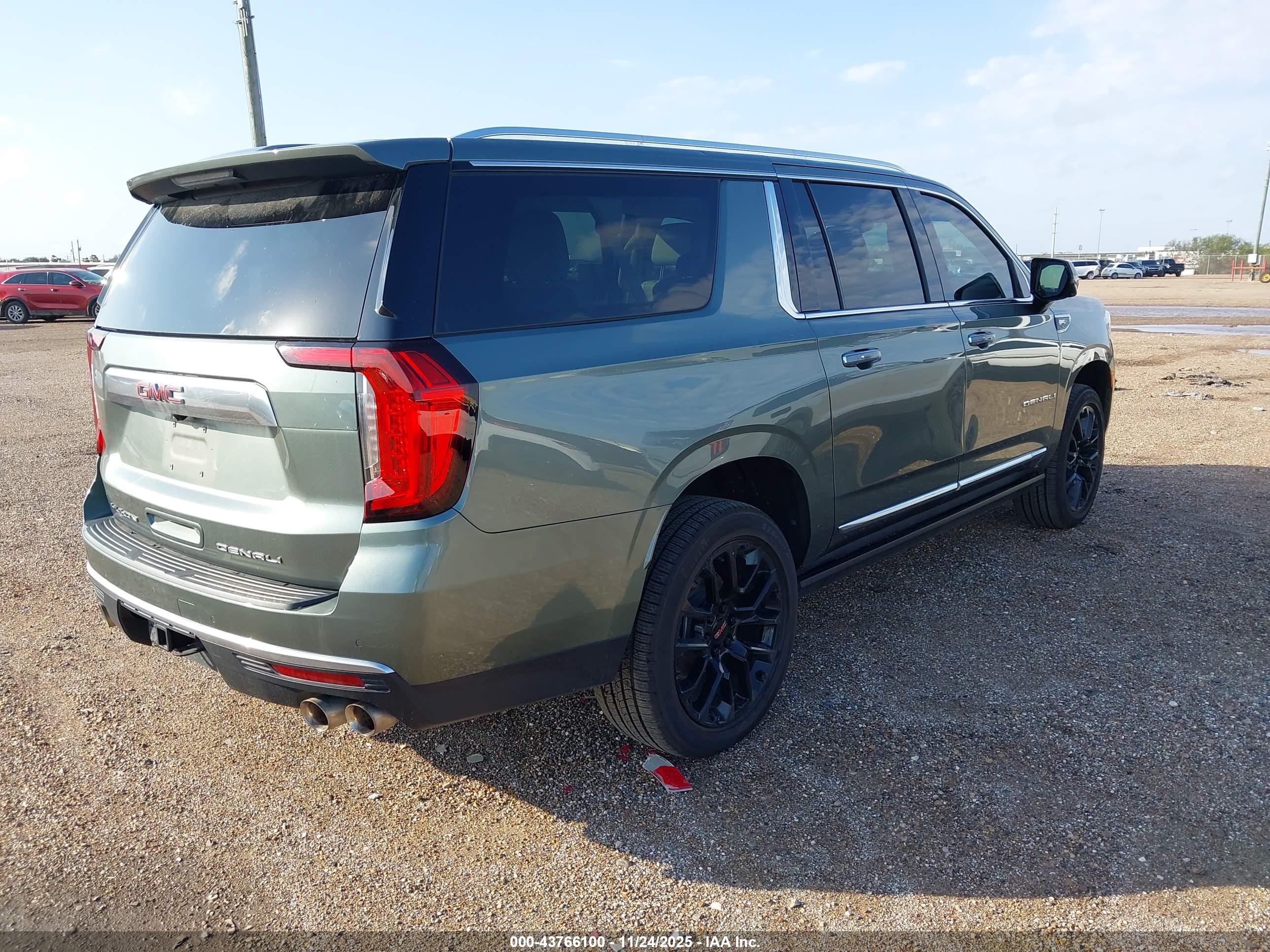 GMC YUKON image 4