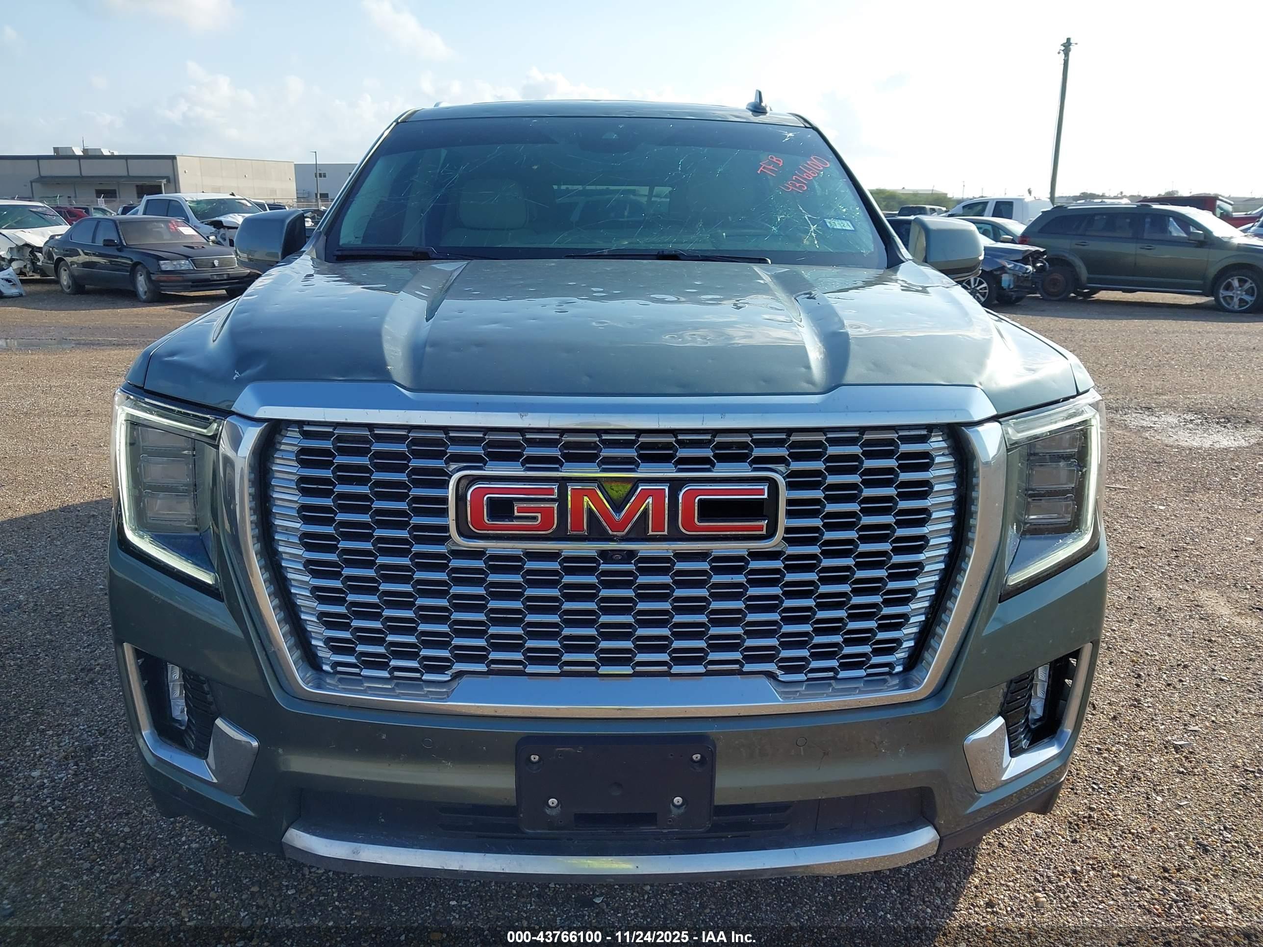 GMC YUKON image 6