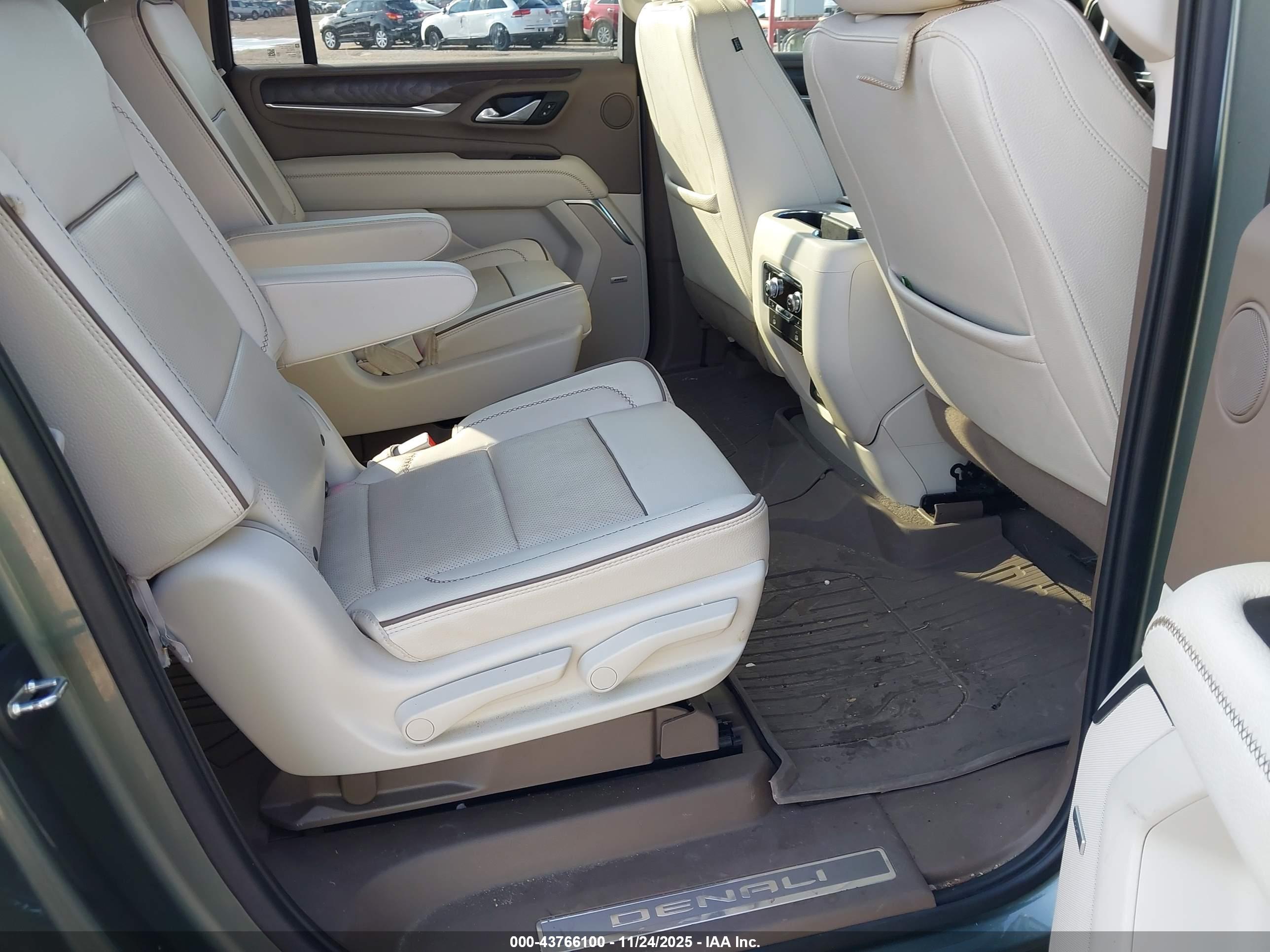 GMC YUKON image 8