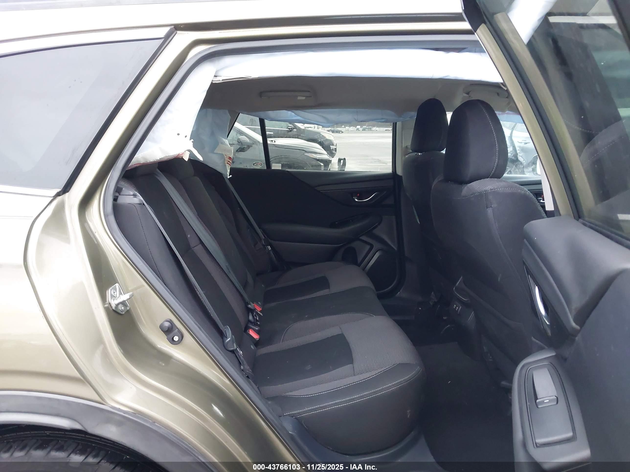 SUBARU OUTBACK image 8