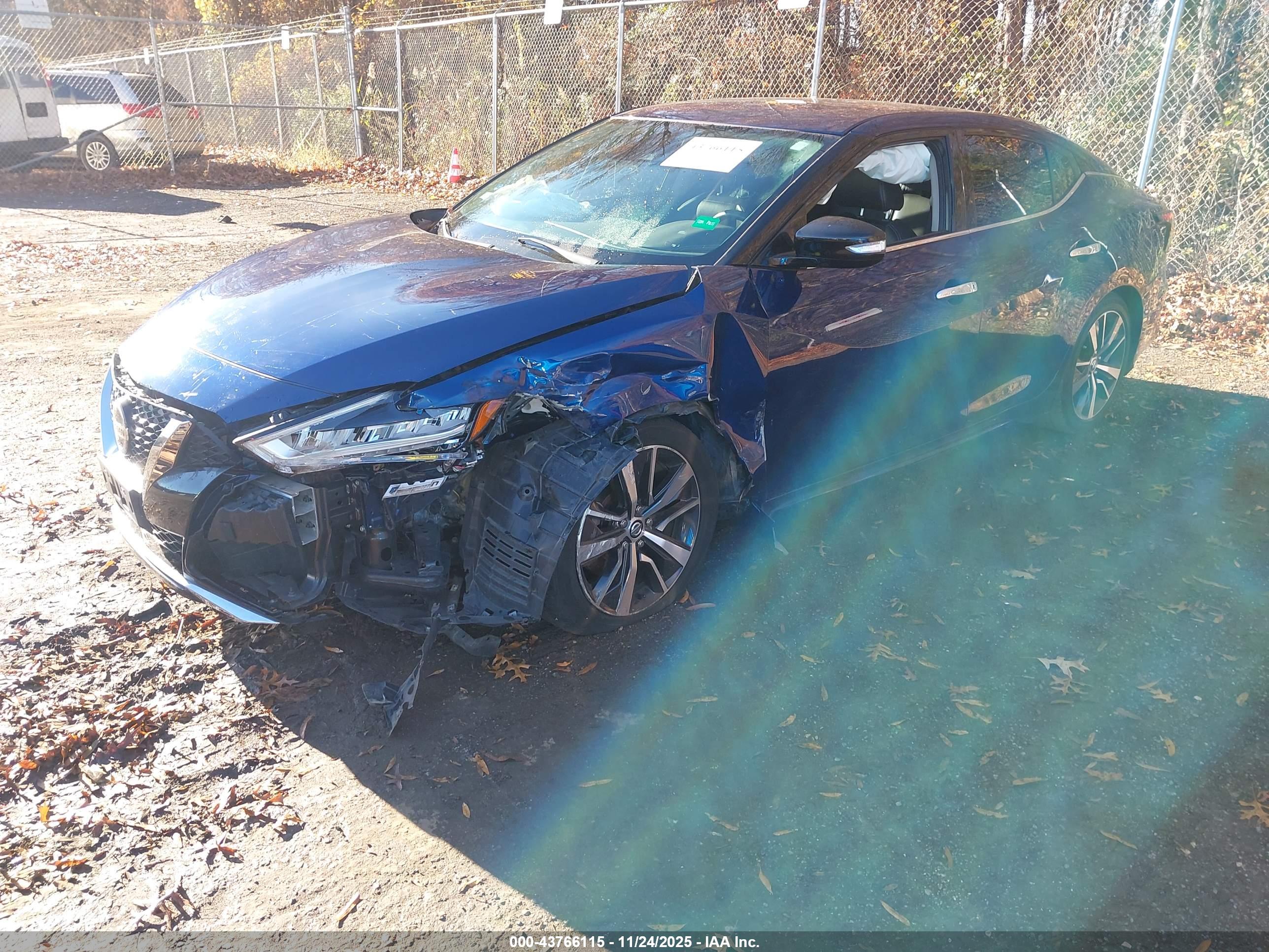 NISSAN MAXIMA image 2