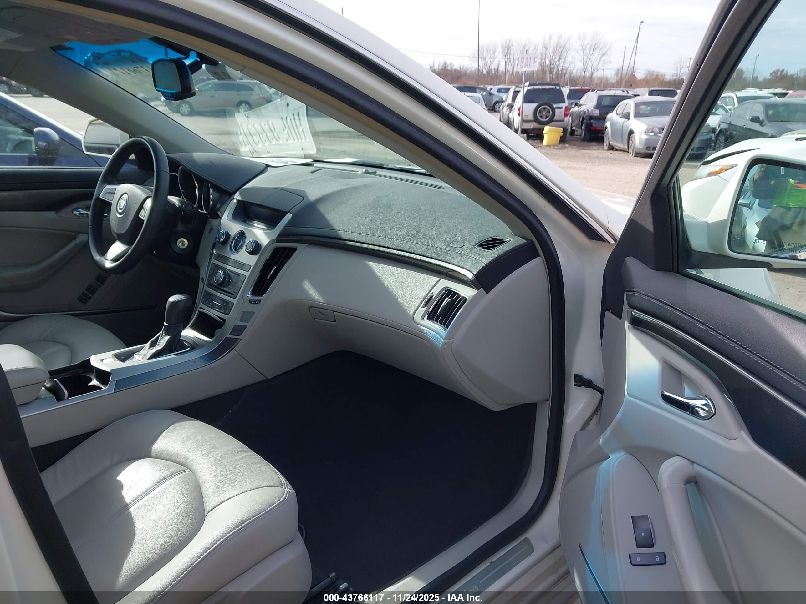 CADILLAC CTS image 5