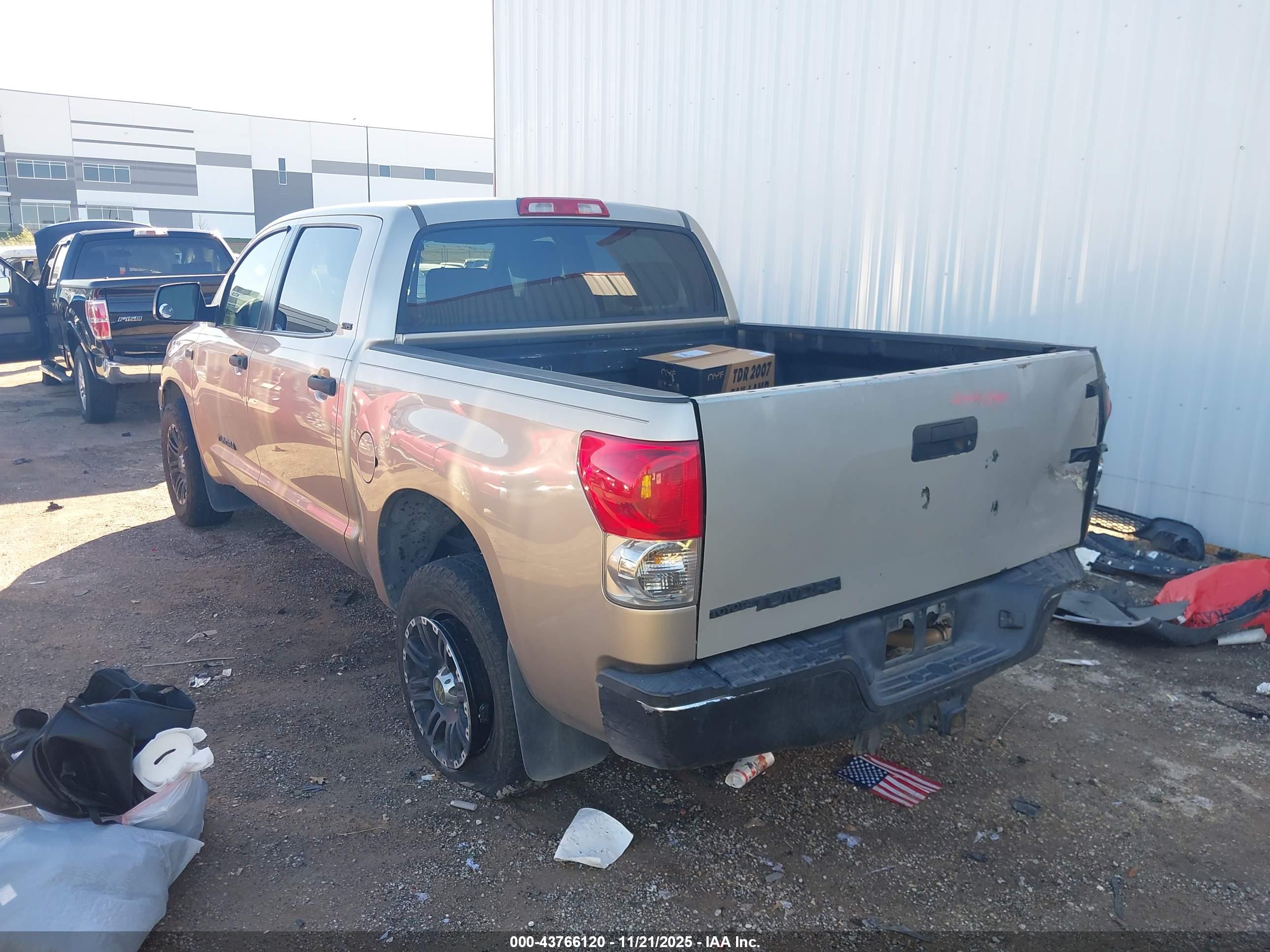 TOYOTA TUNDRA image 3