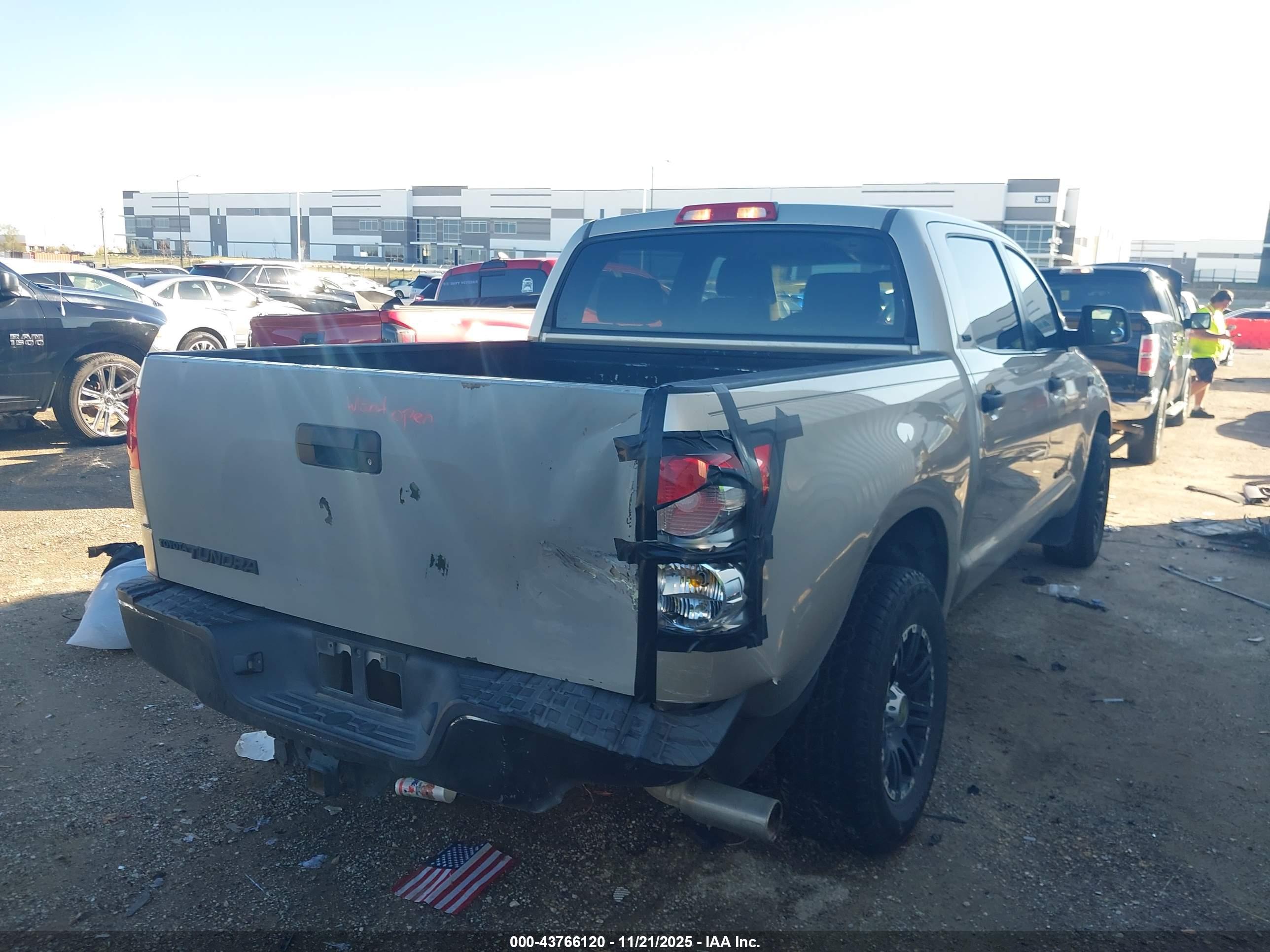 TOYOTA TUNDRA image 4