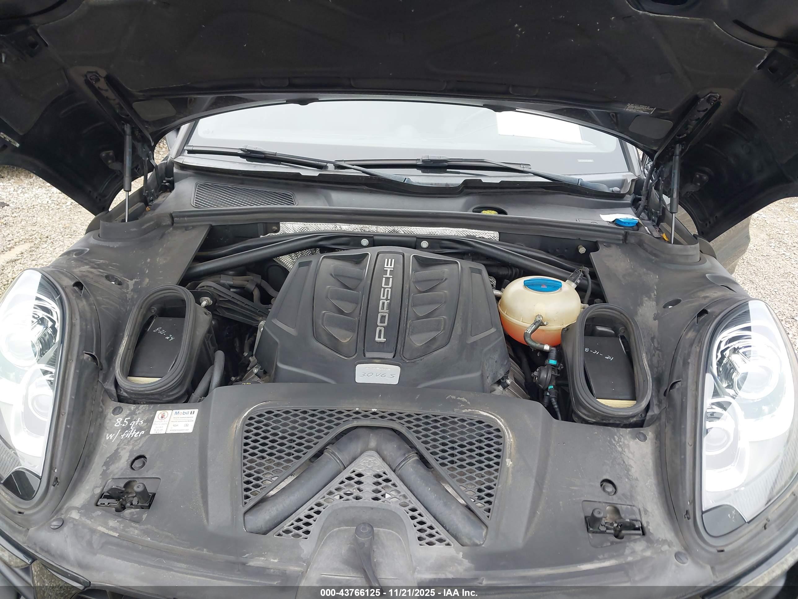 PORSCHE MACAN image 10