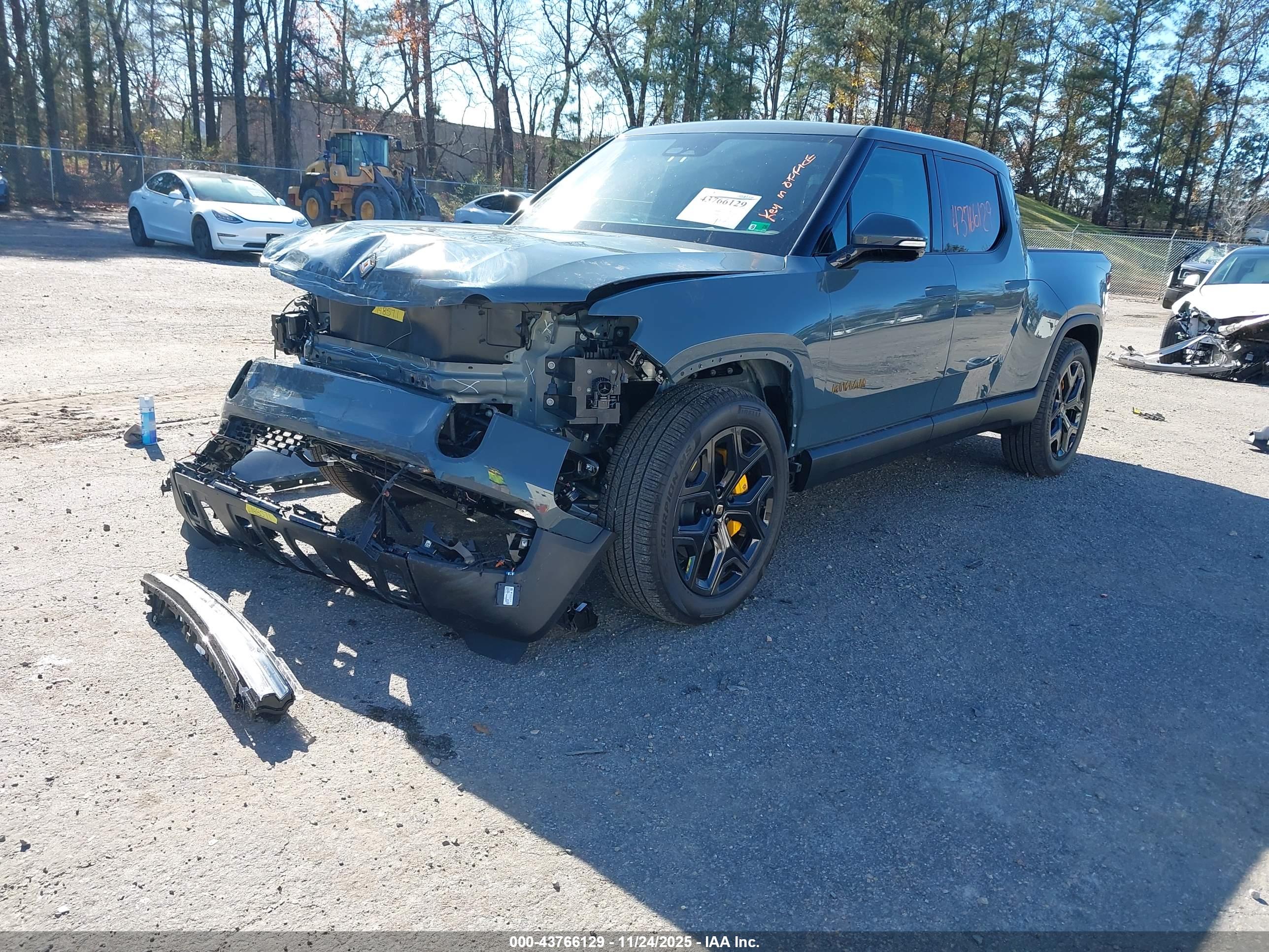 RIVIAN R1T image 2