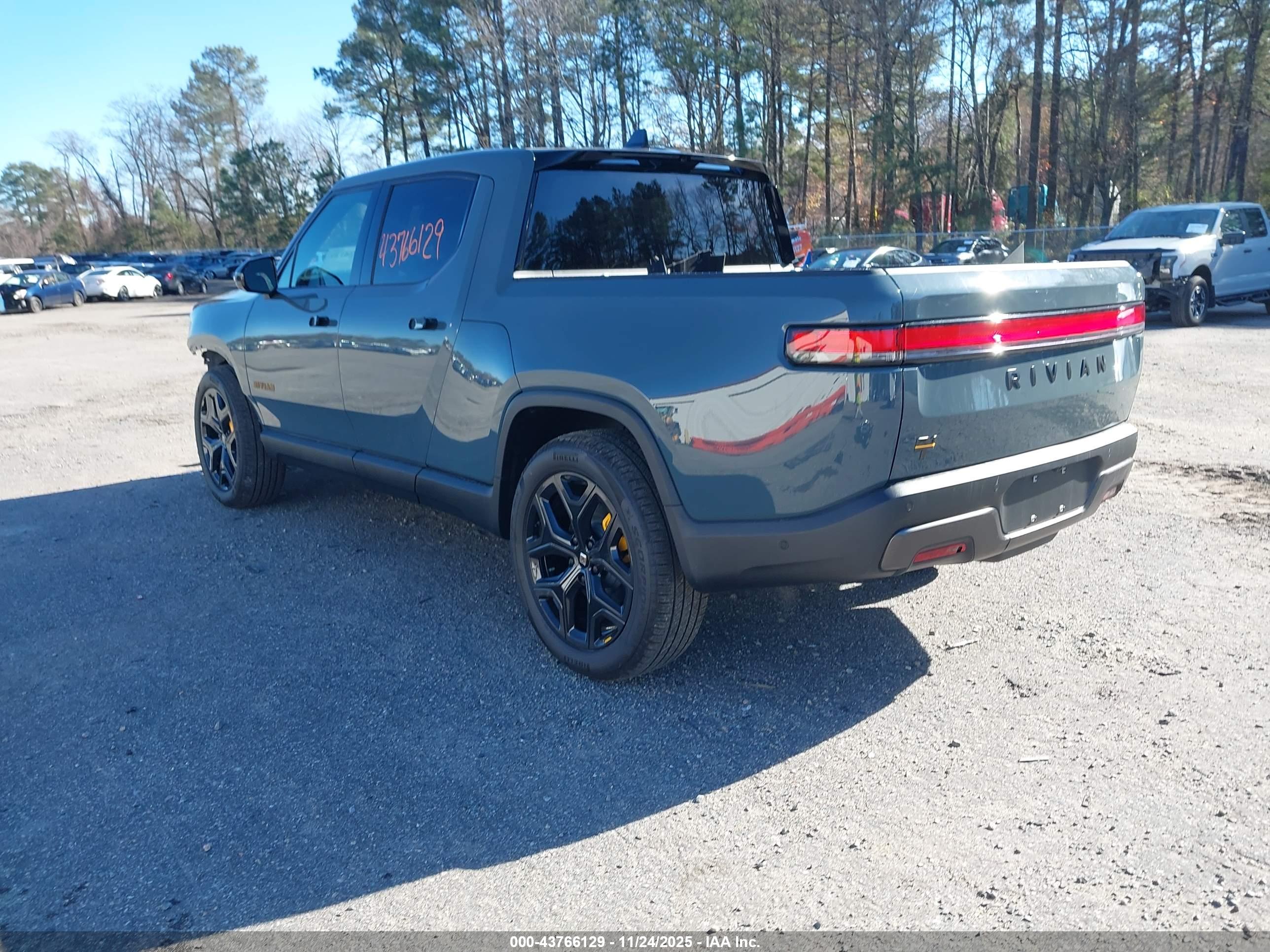 RIVIAN R1T image 3